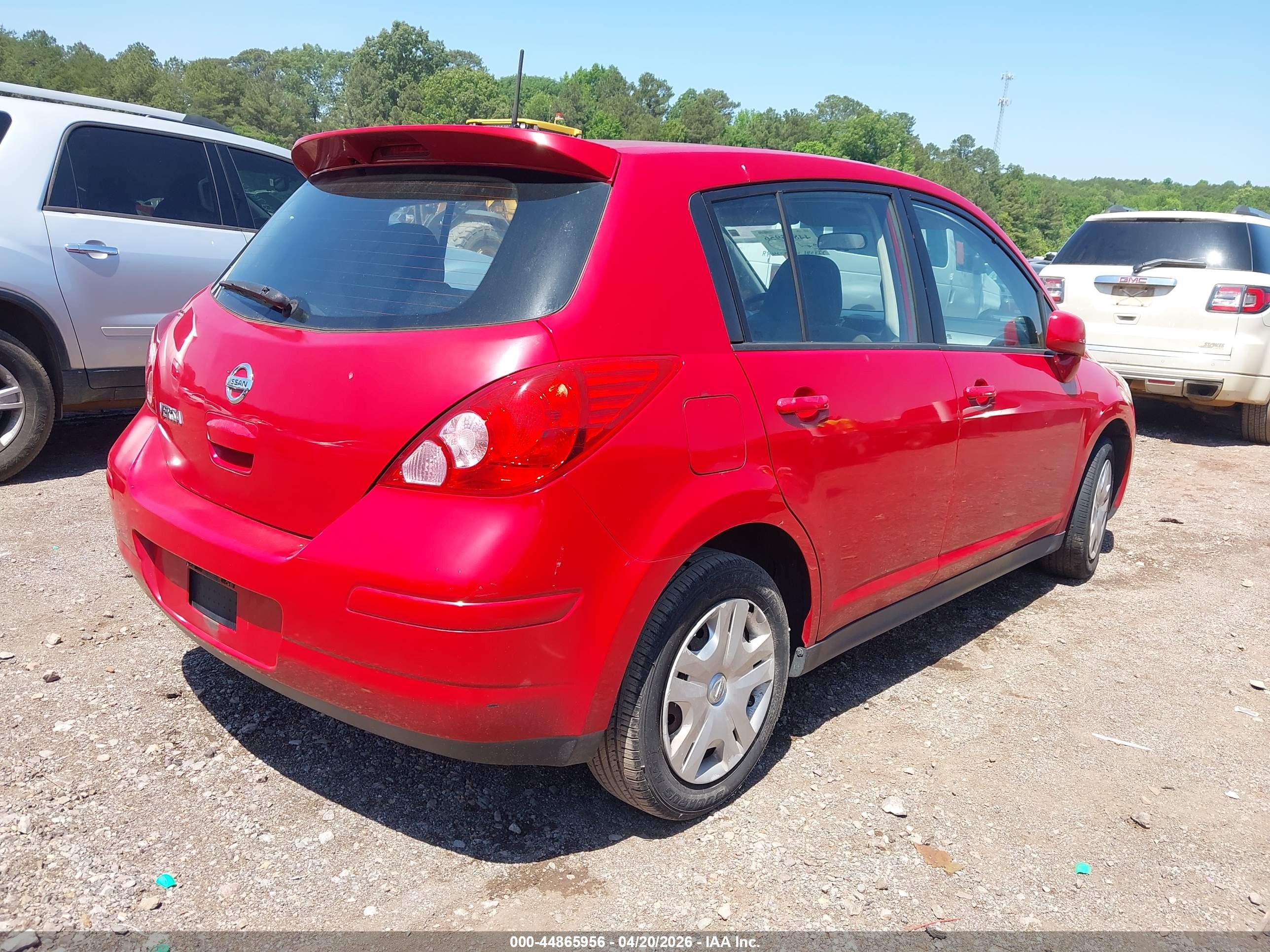 NISSAN VERSA image 4
