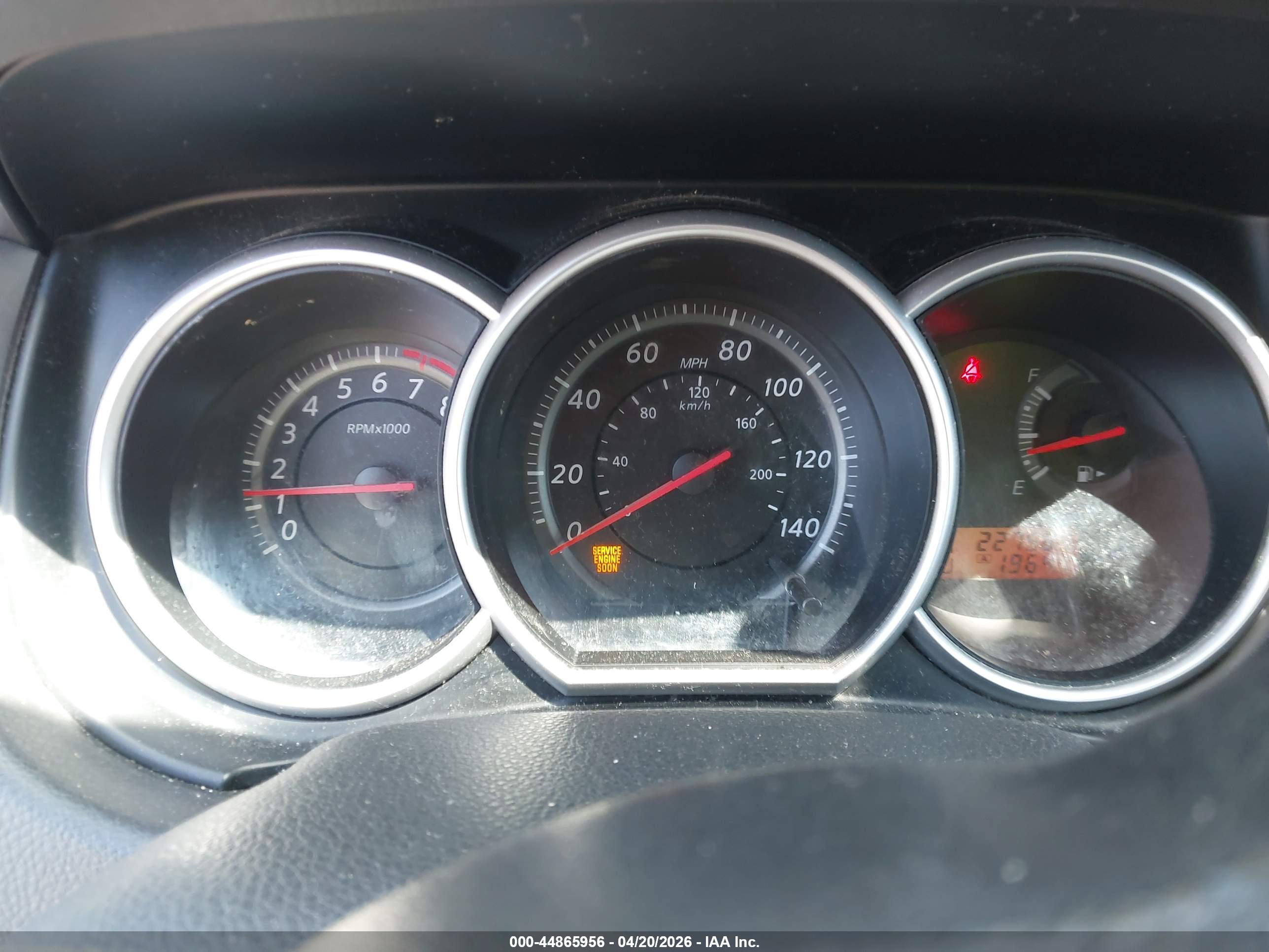 NISSAN VERSA image 7