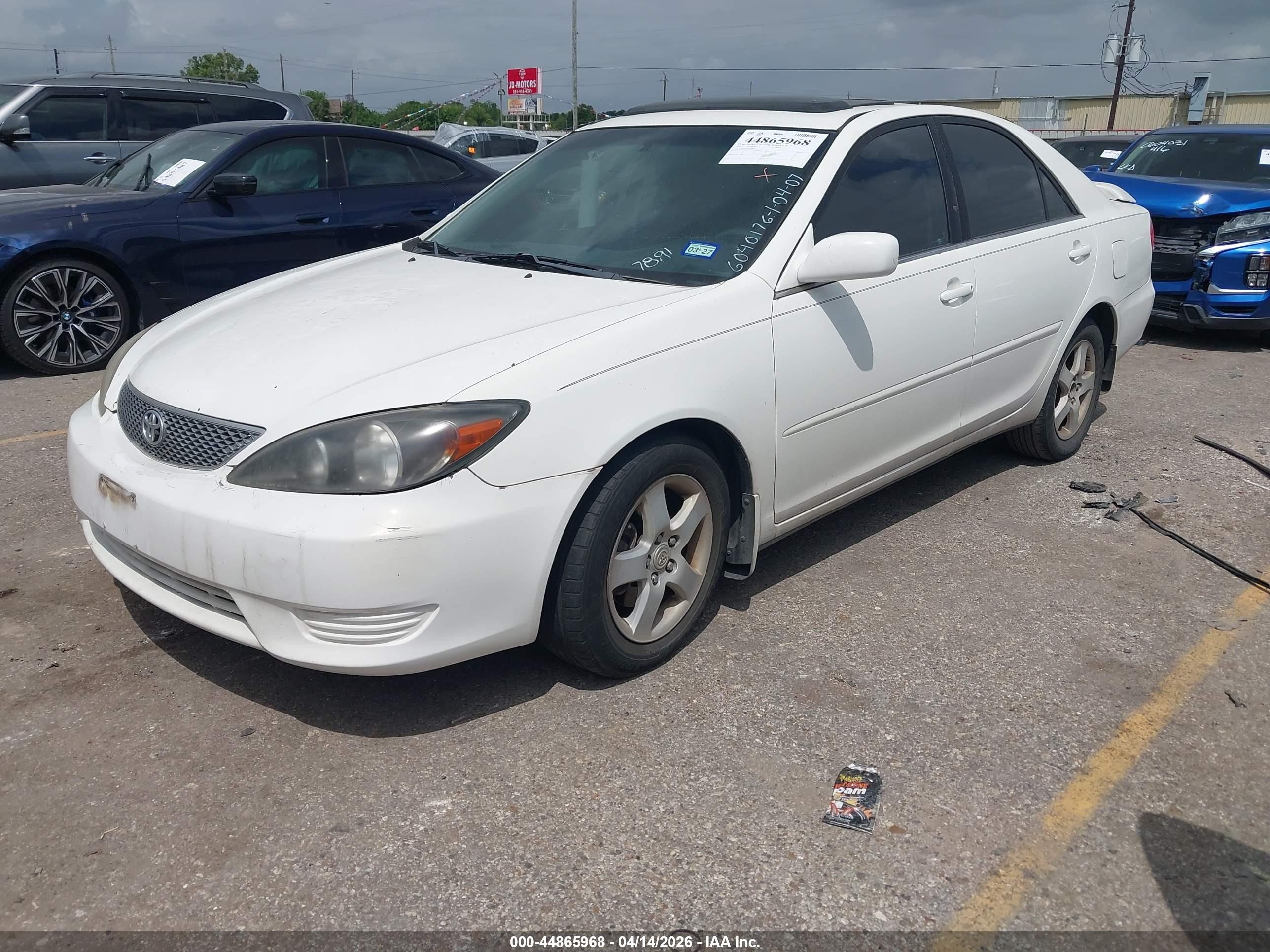 TOYOTA CAMRY image 2