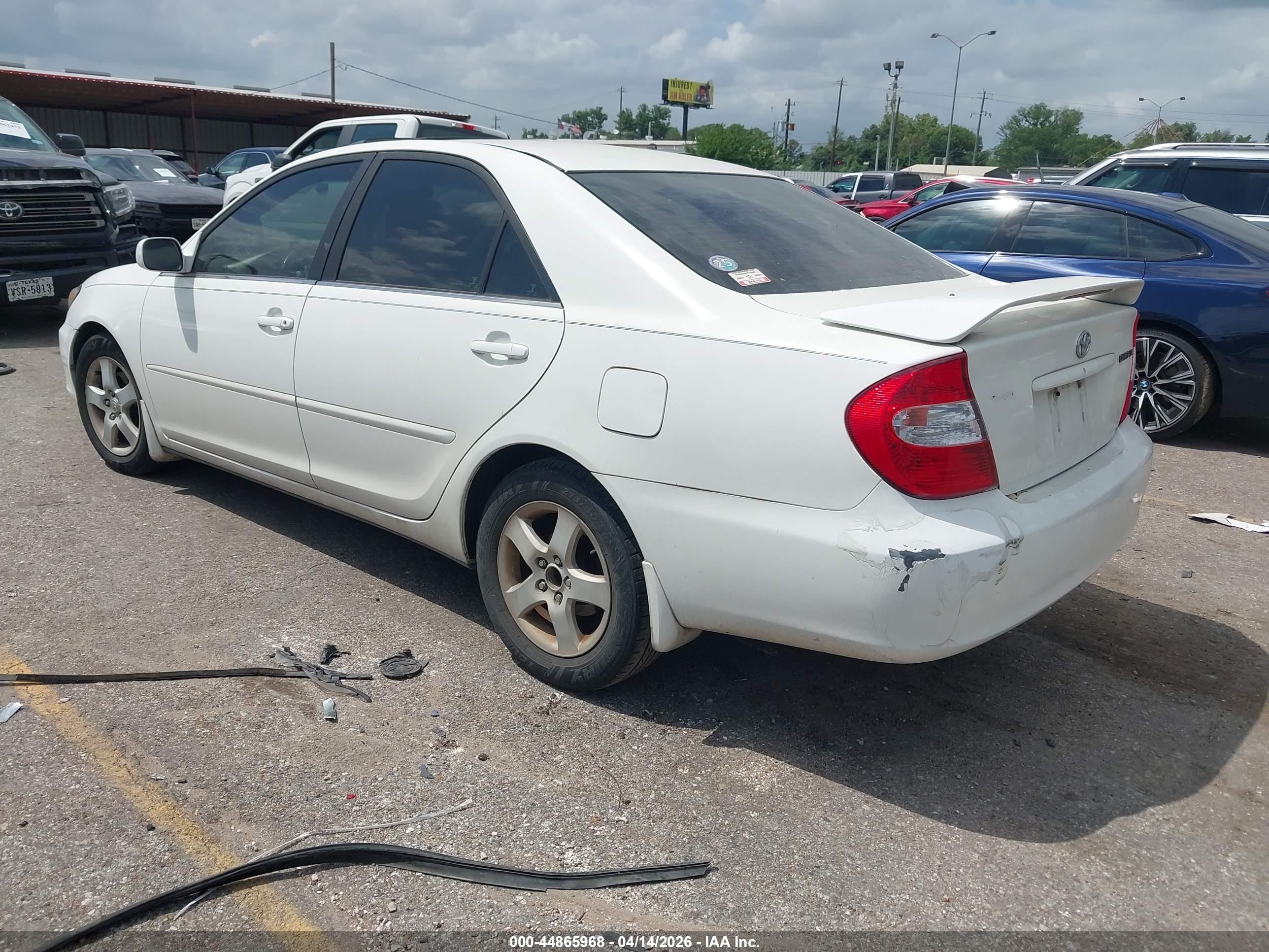 TOYOTA CAMRY image 3