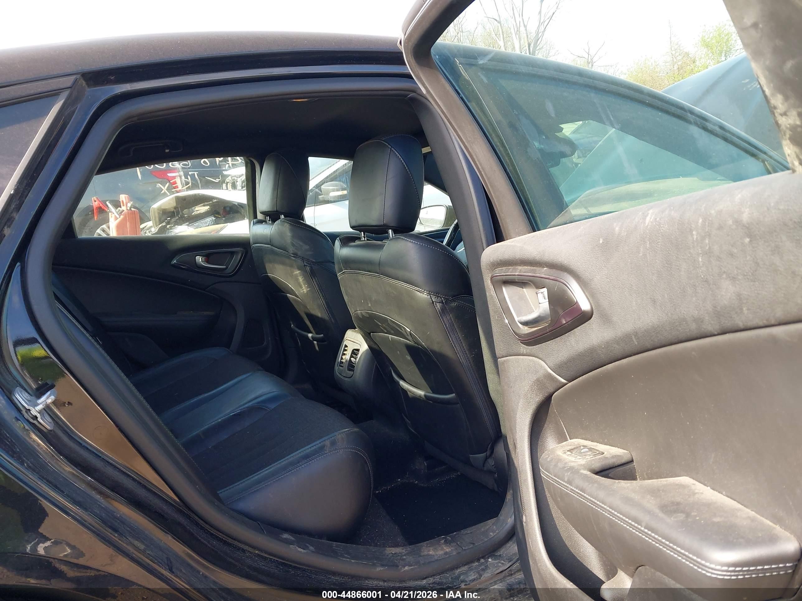 CHRYSLER 200 image 8