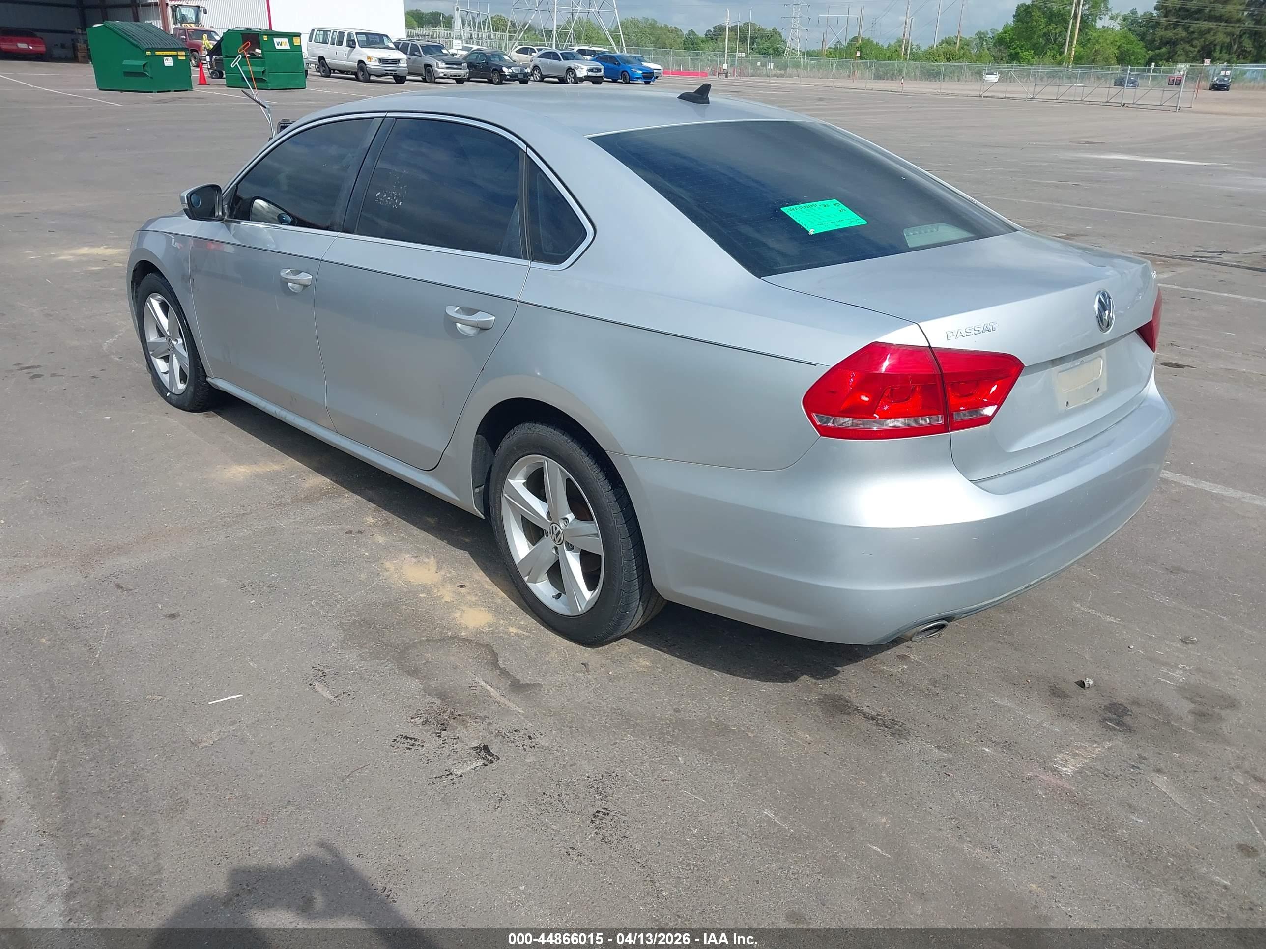 VOLKSWAGEN PASSAT image 3