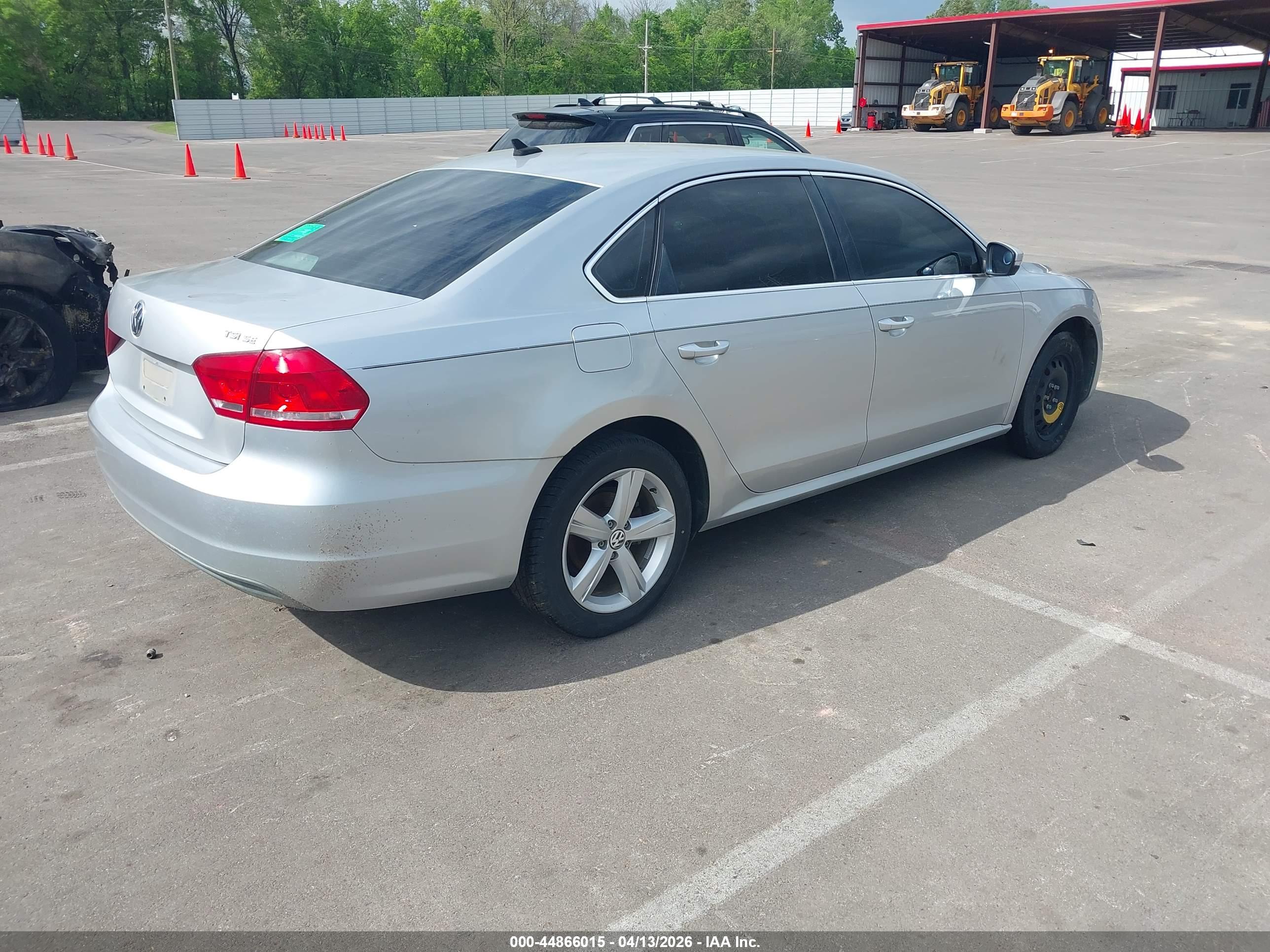 VOLKSWAGEN PASSAT image 4
