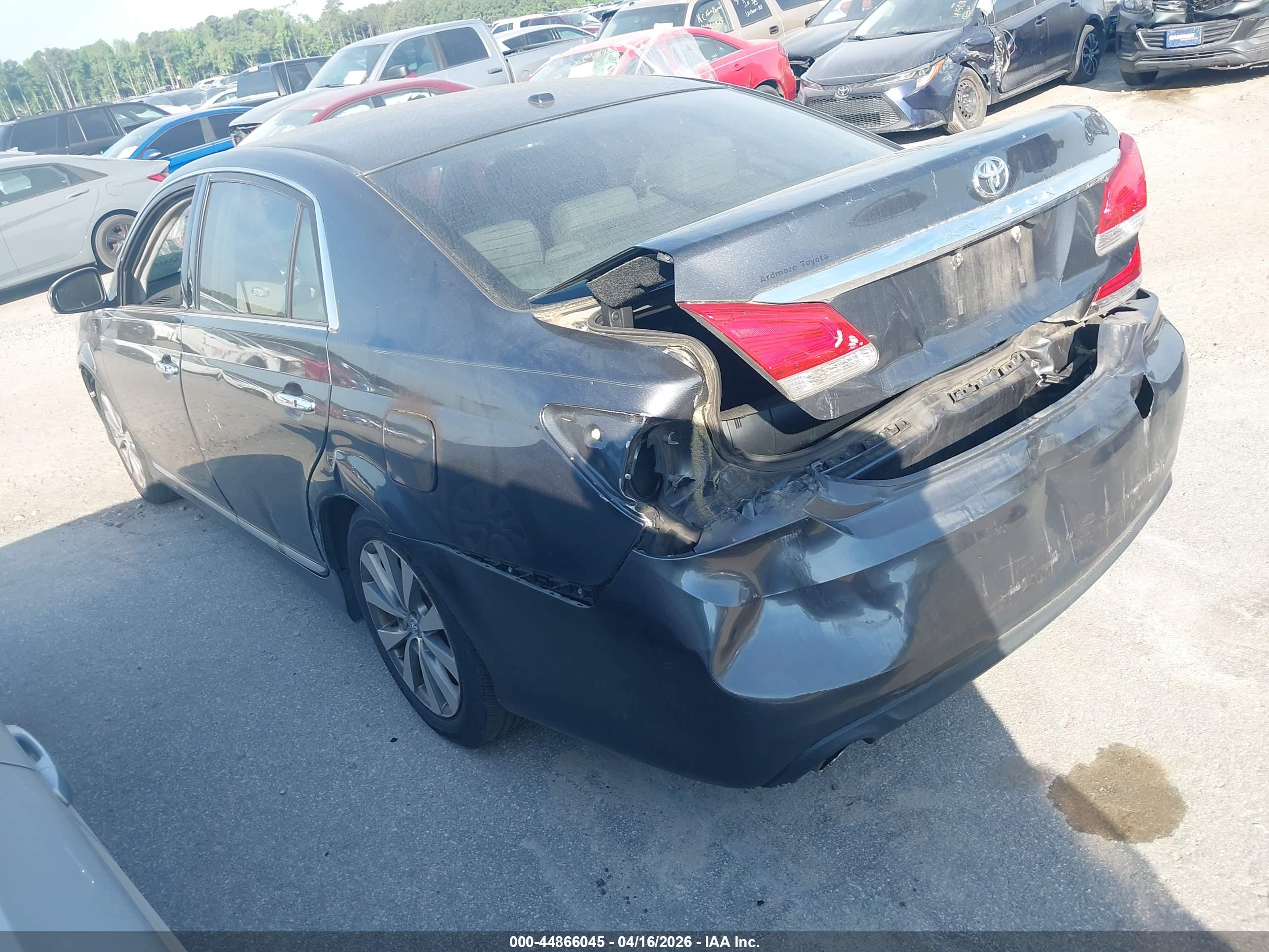 TOYOTA AVALON image 3