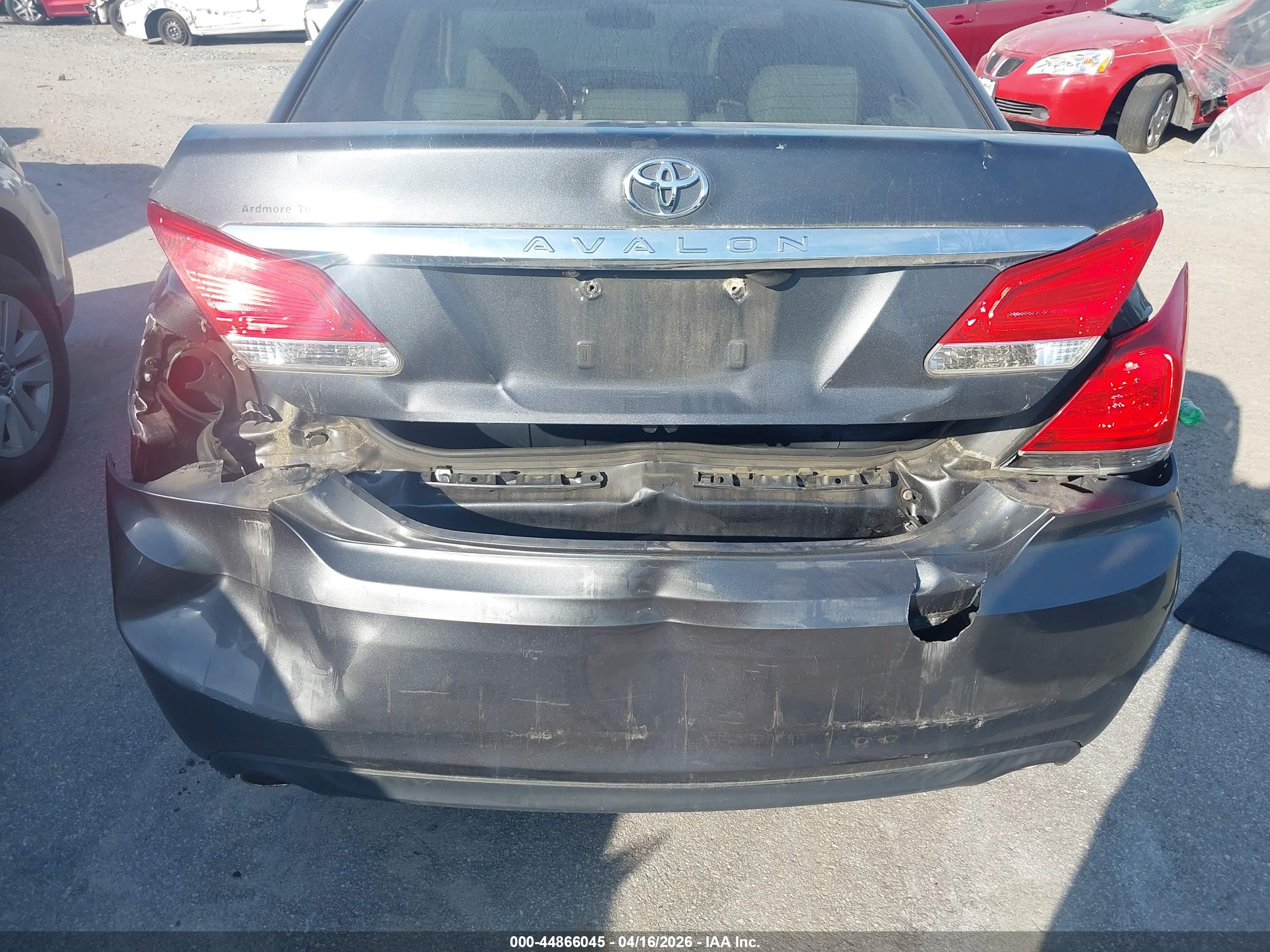 TOYOTA AVALON image 6