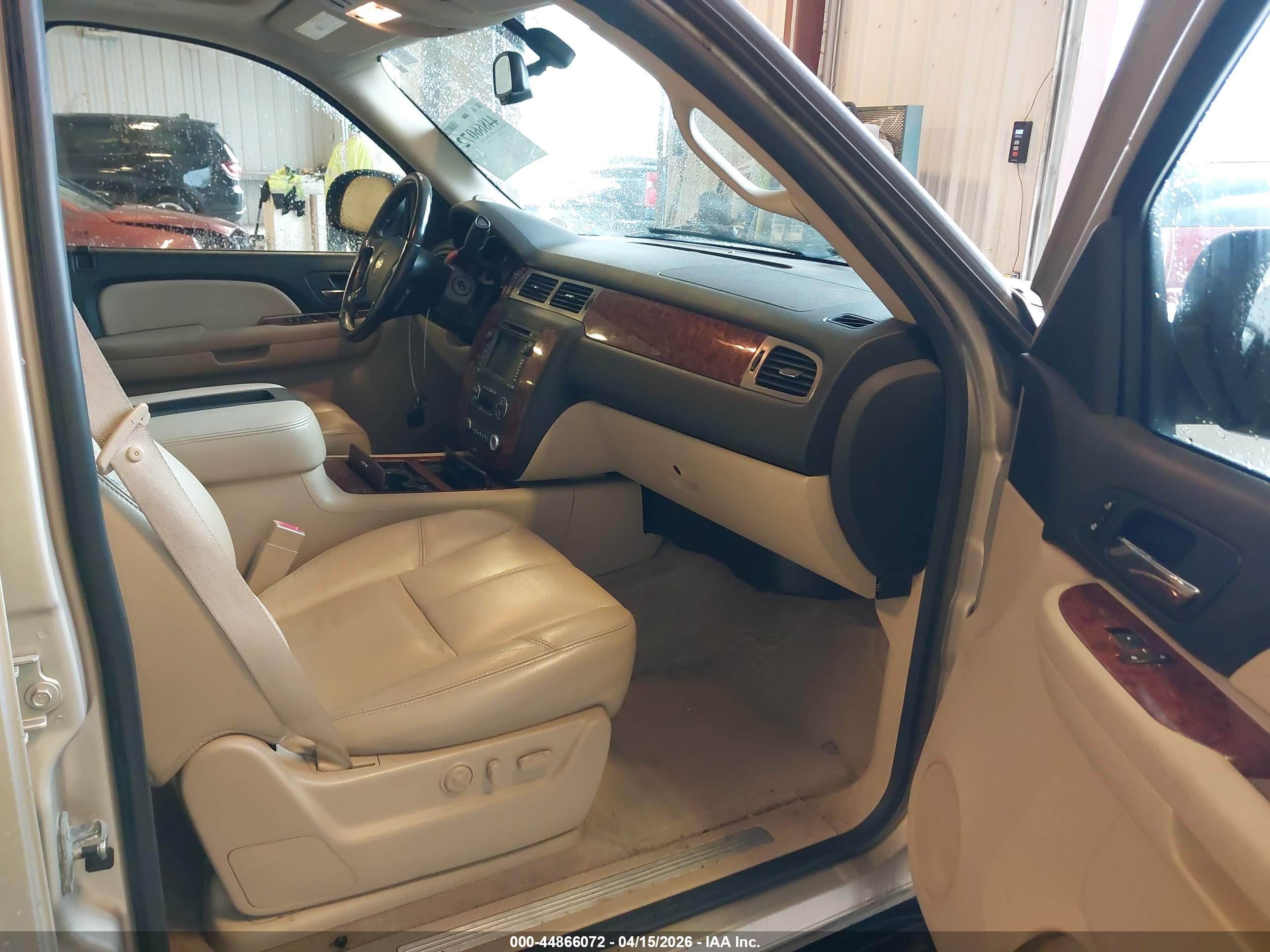 CHEVROLET TAHOE image 5
