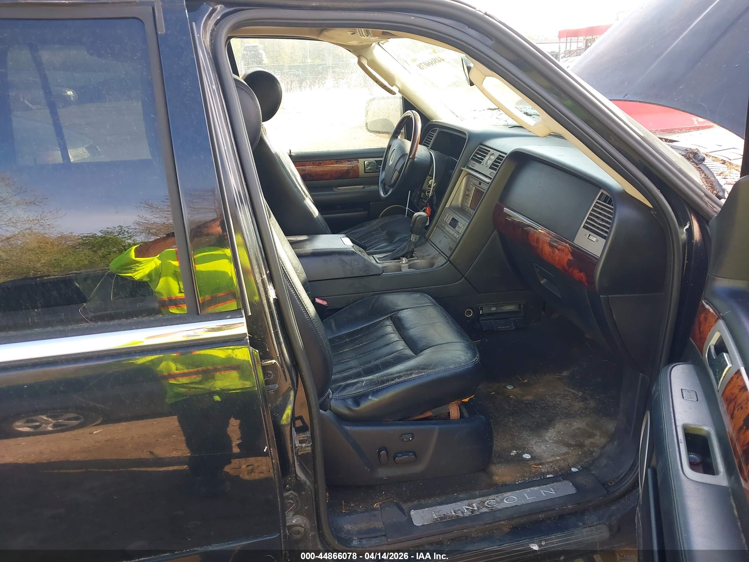 LINCOLN NAVIGATOR image 5
