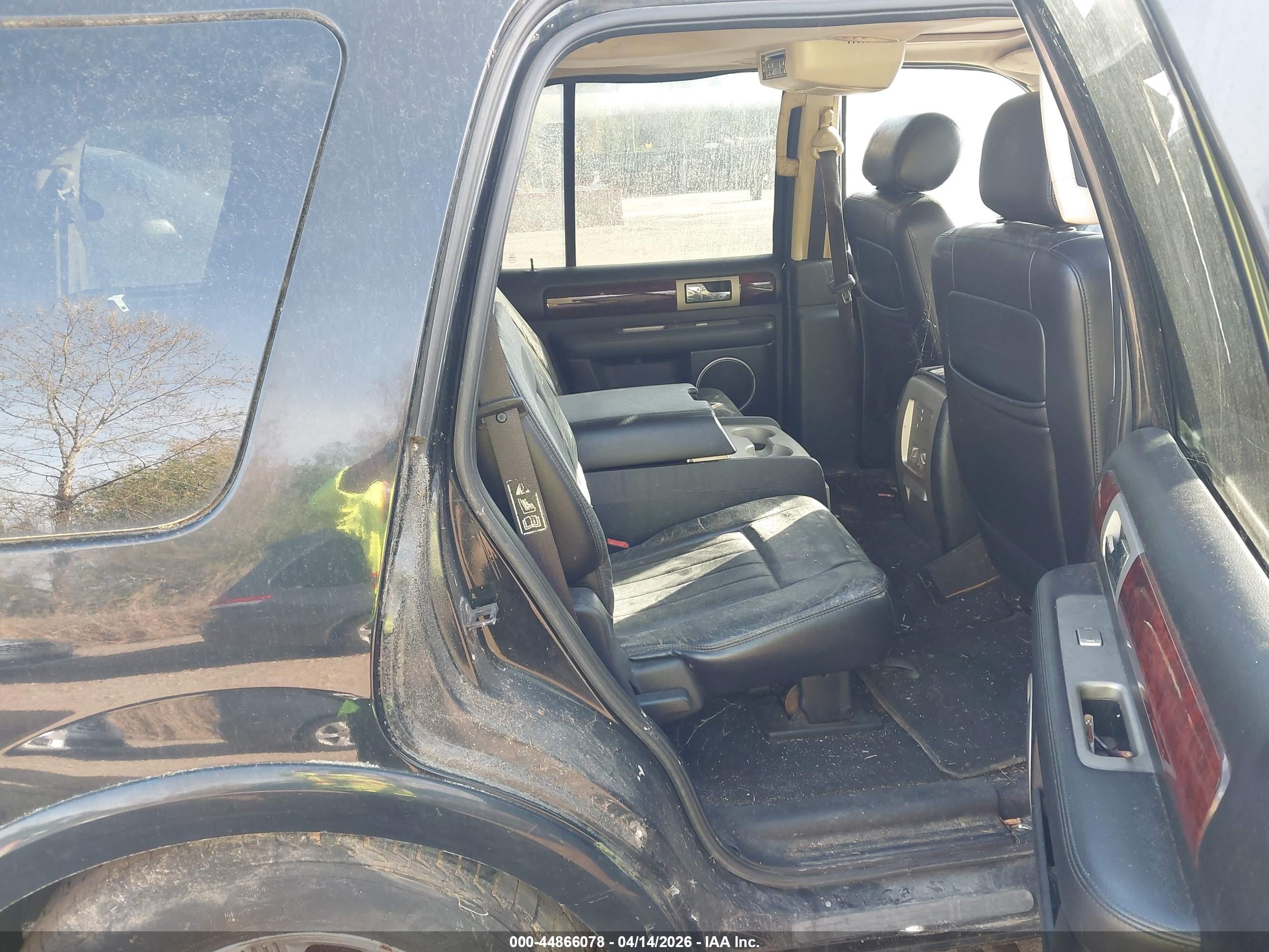 LINCOLN NAVIGATOR image 8
