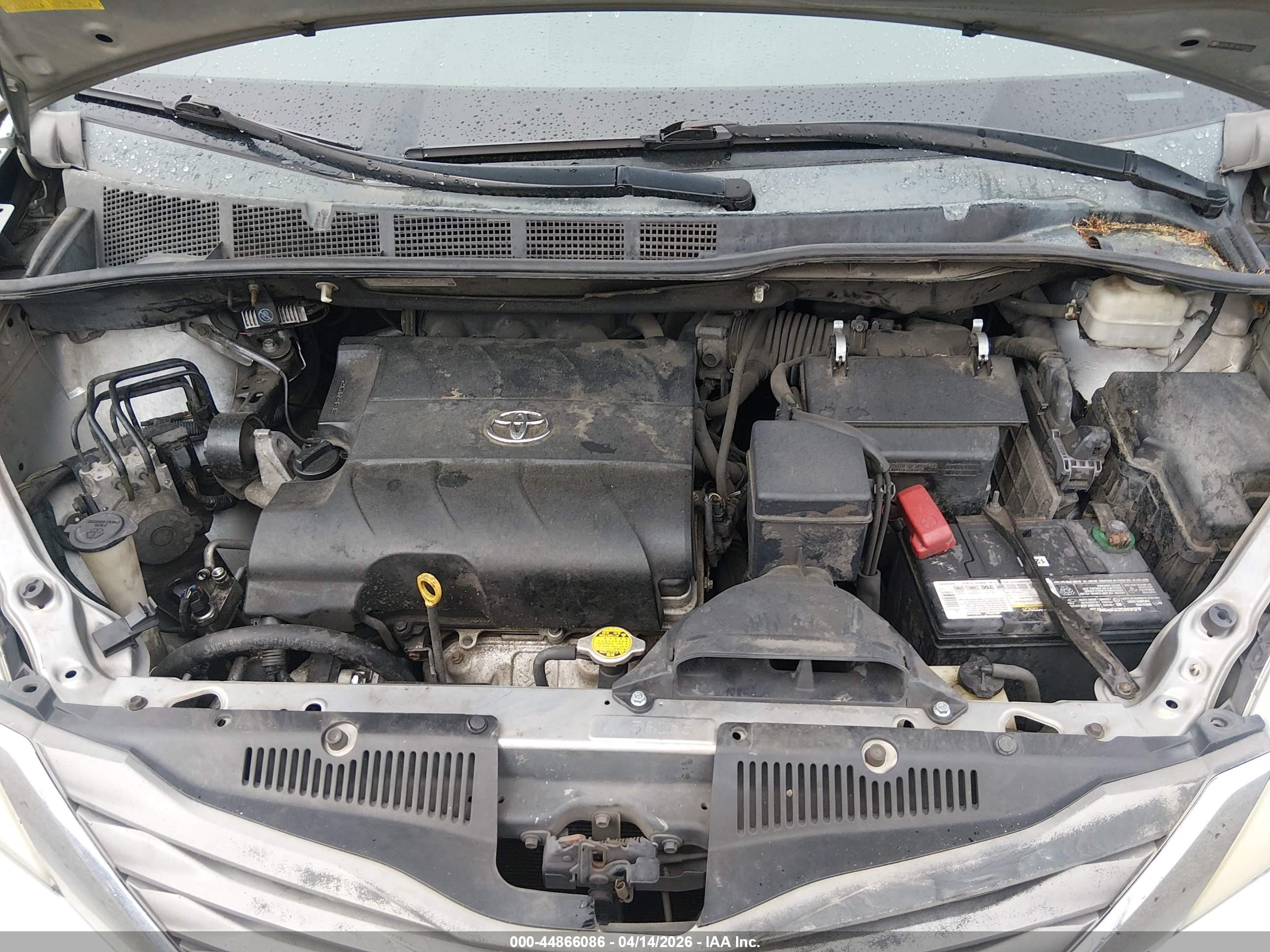 TOYOTA SIENNA image 10