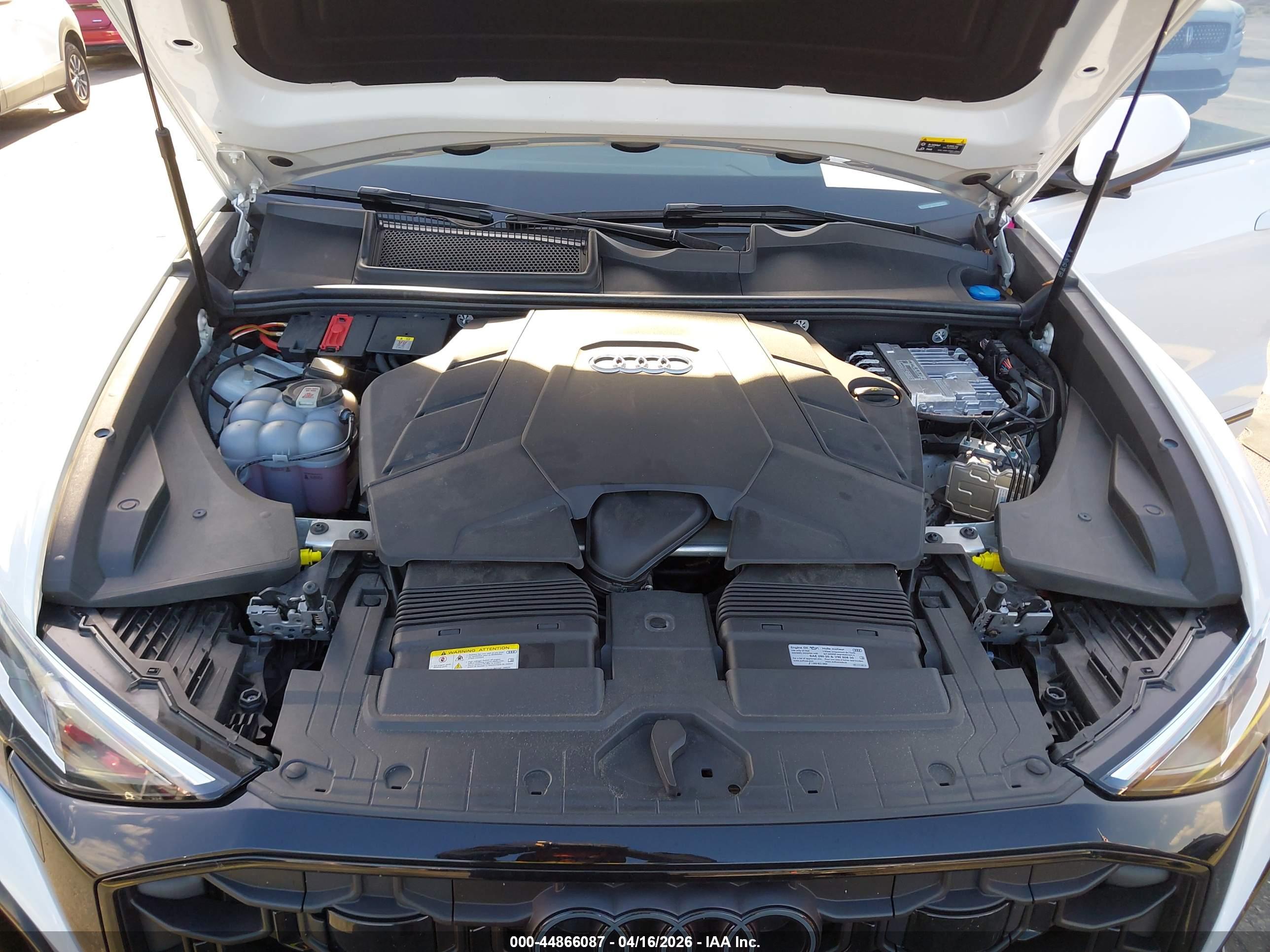 AUDI Q8 image 10