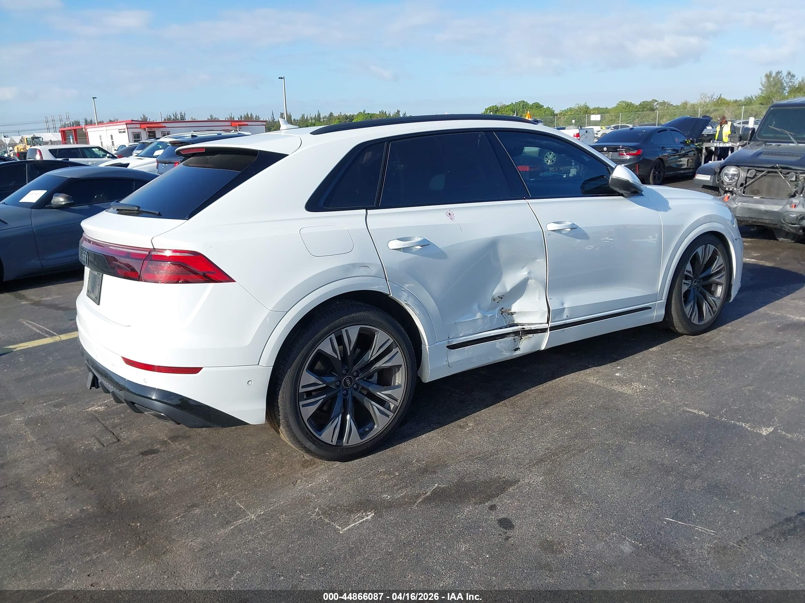 AUDI Q8 image 4