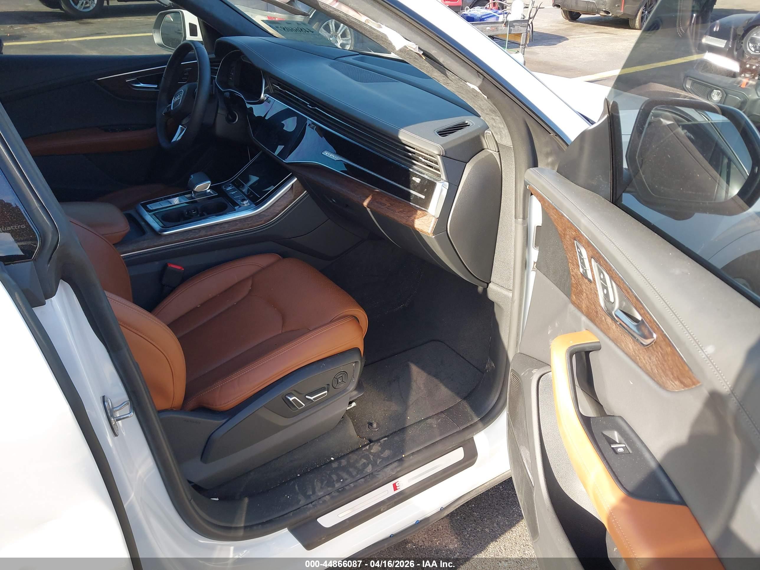 AUDI Q8 image 5