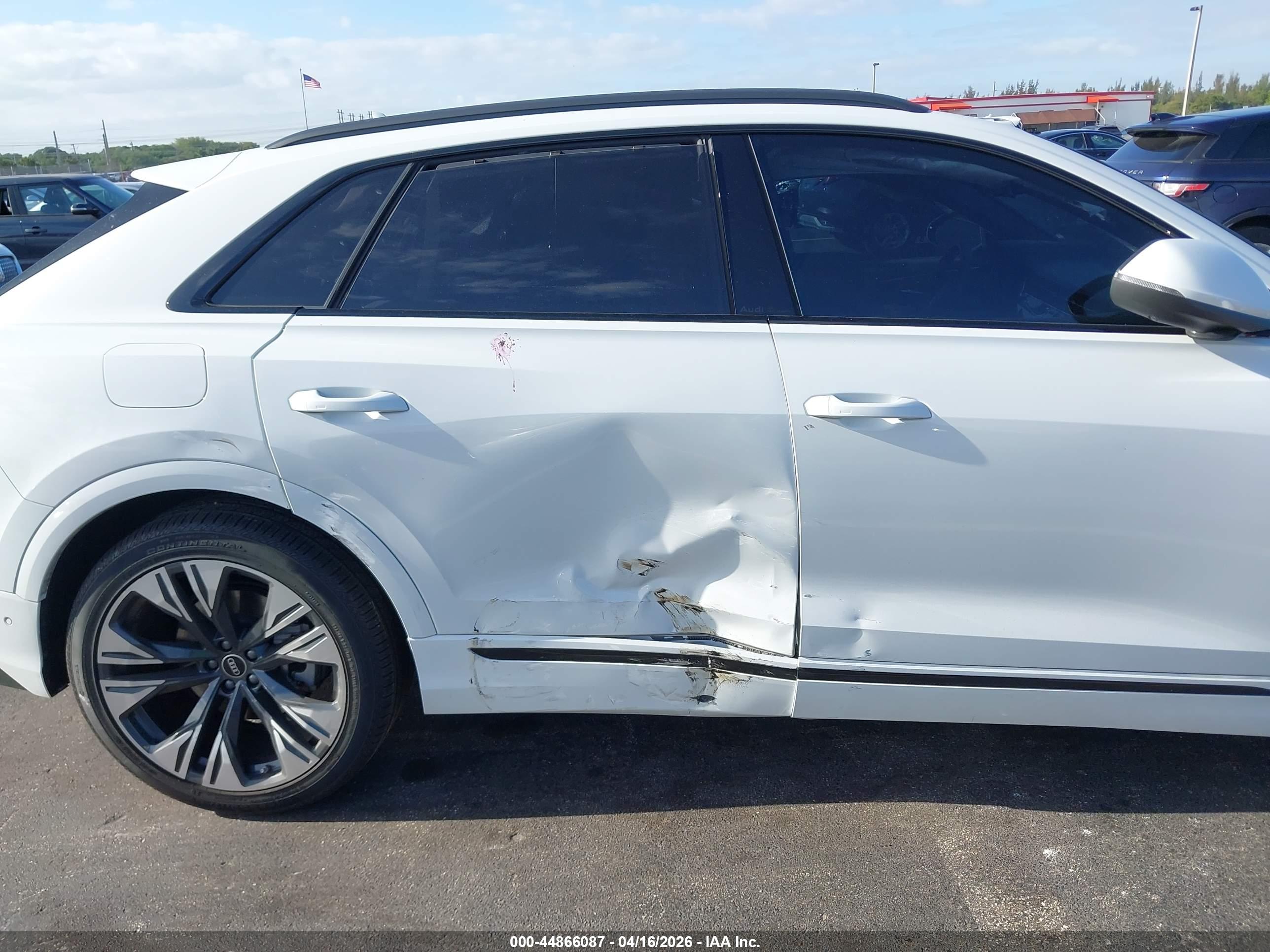 AUDI Q8 image 6