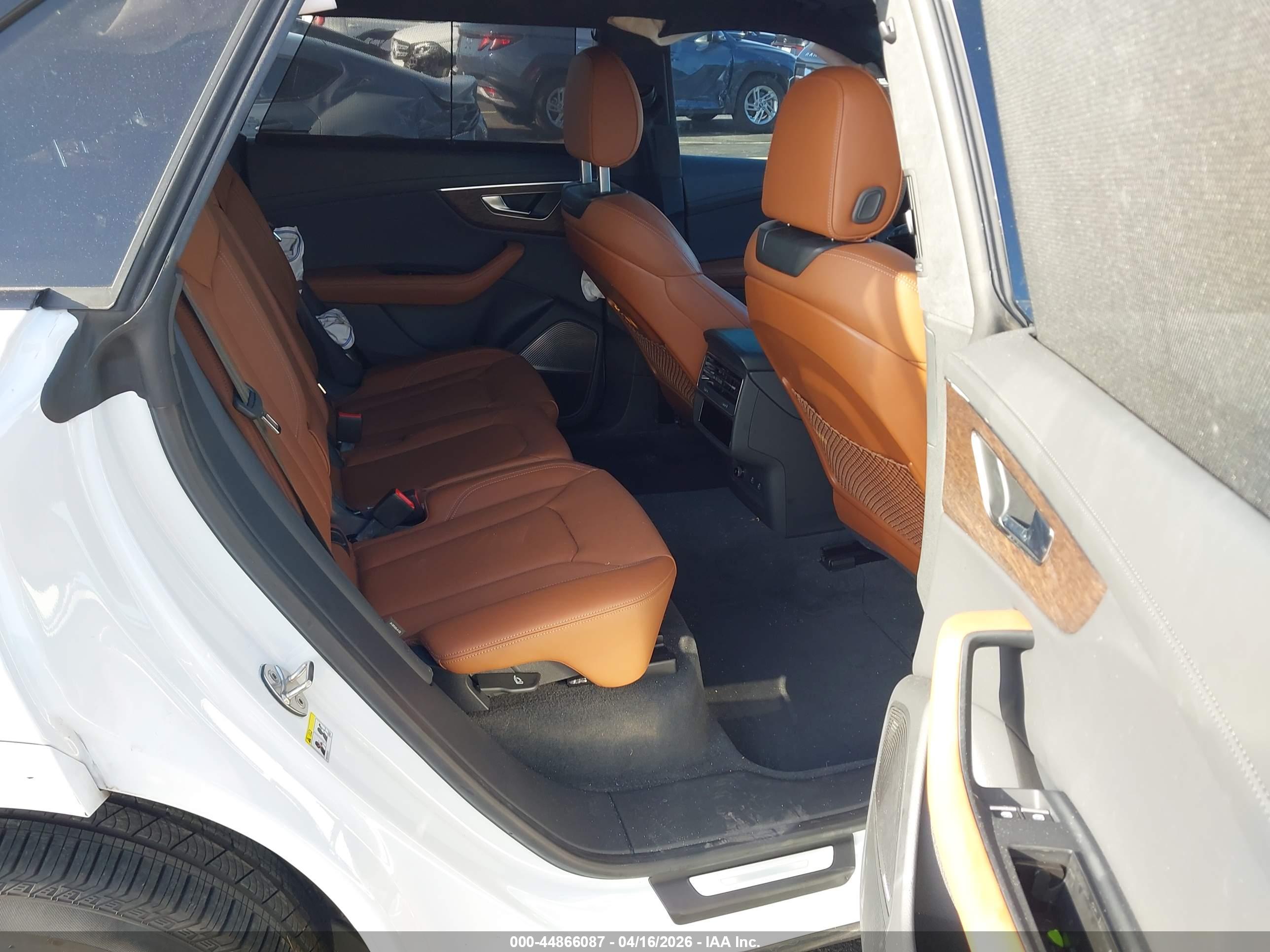 AUDI Q8 image 8