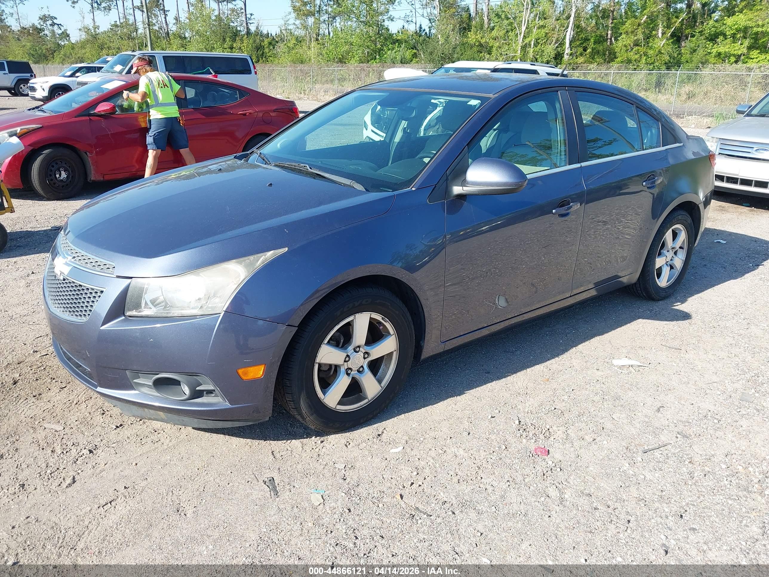 CHEVROLET CRUZE image 2