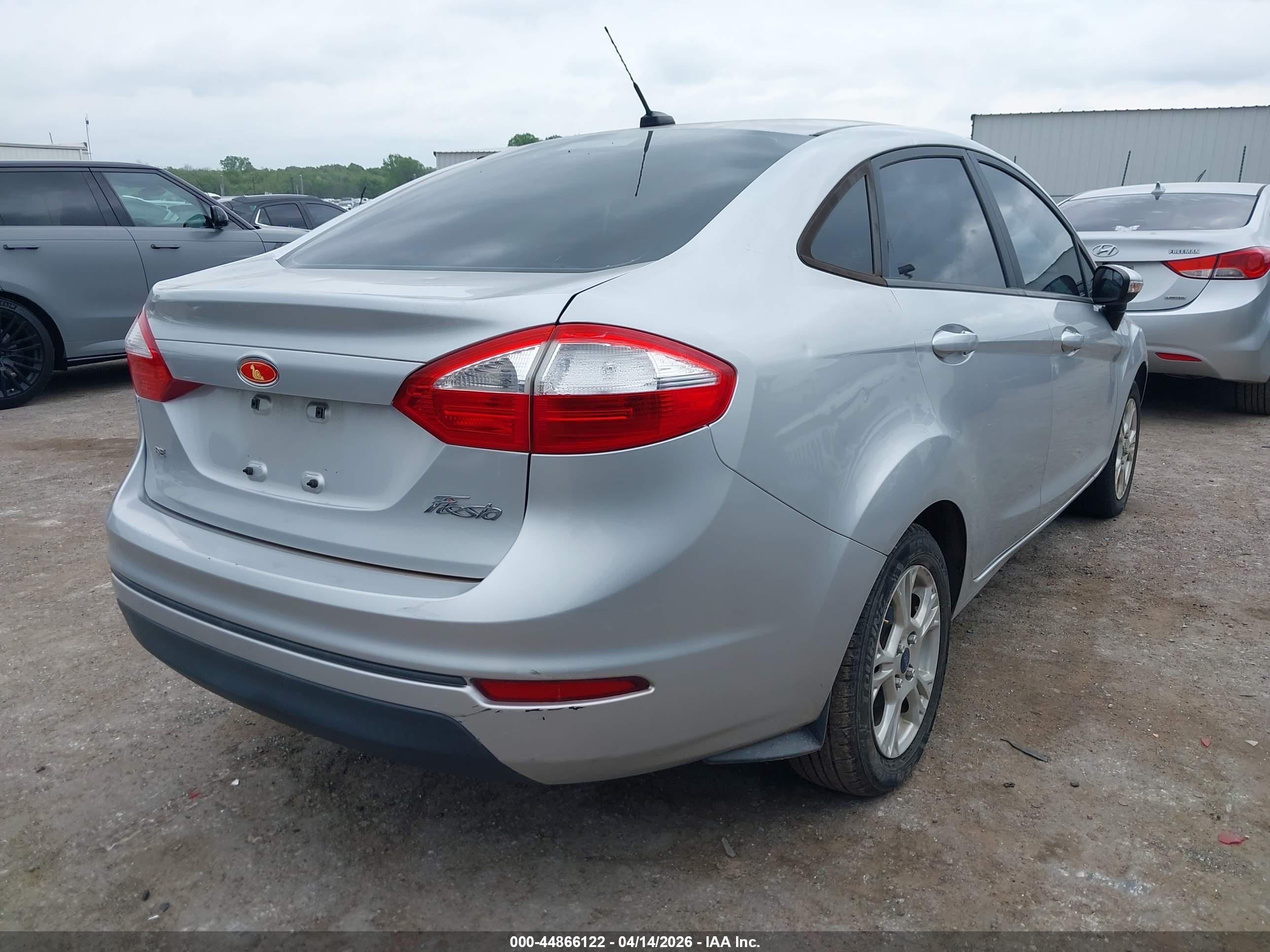 FORD FIESTA image 4