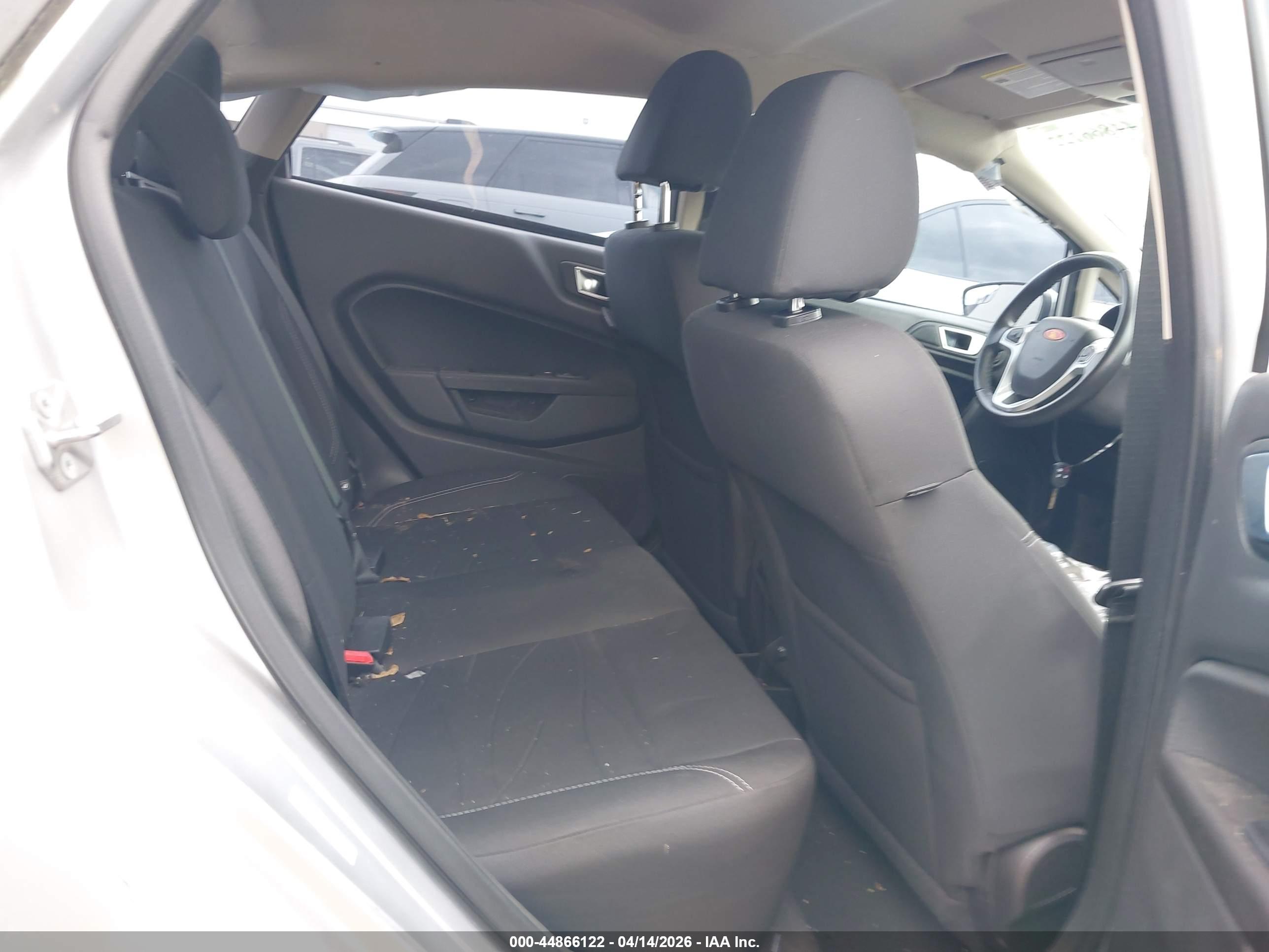 FORD FIESTA image 8