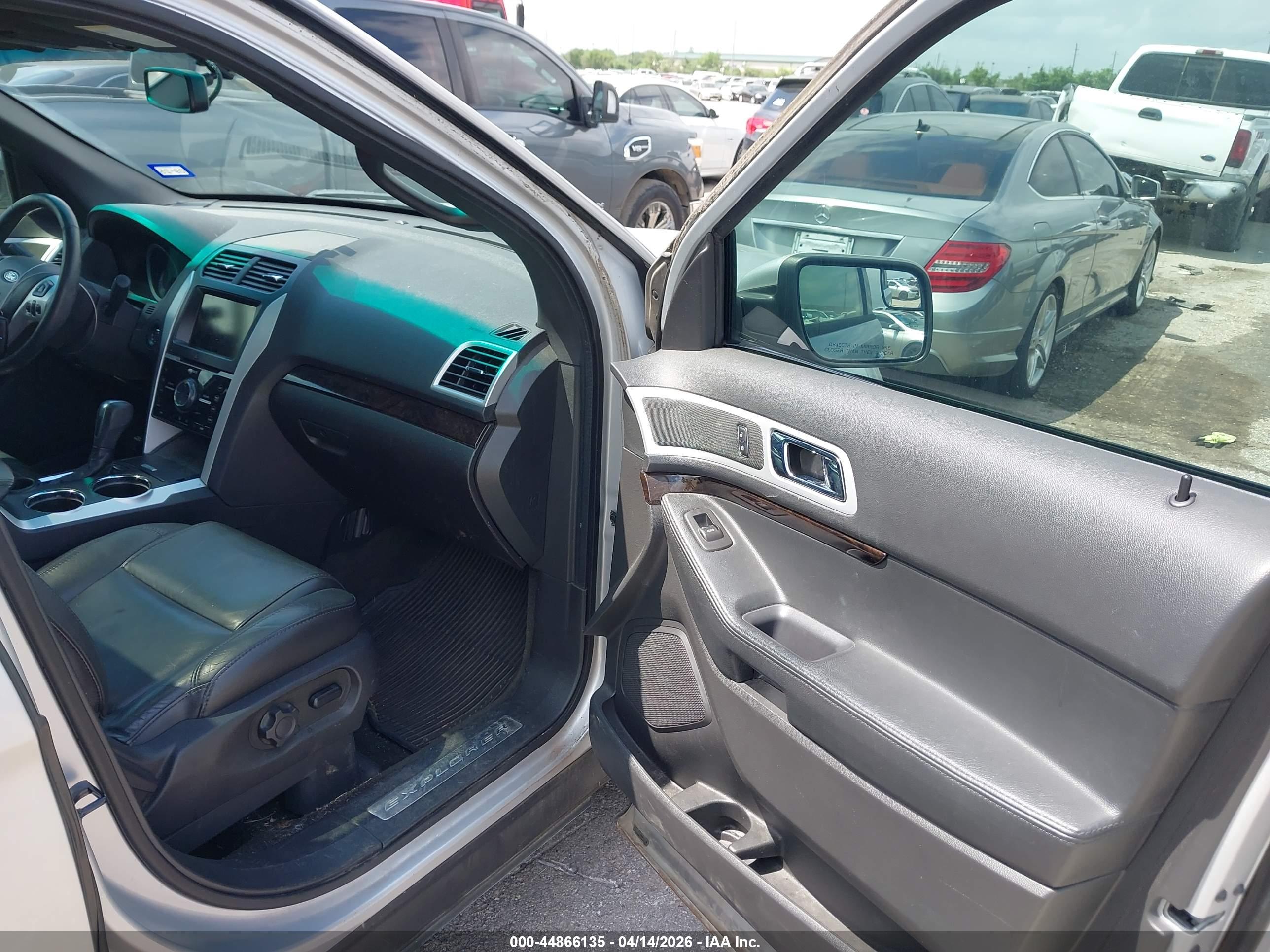 FORD EXPLORER image 5