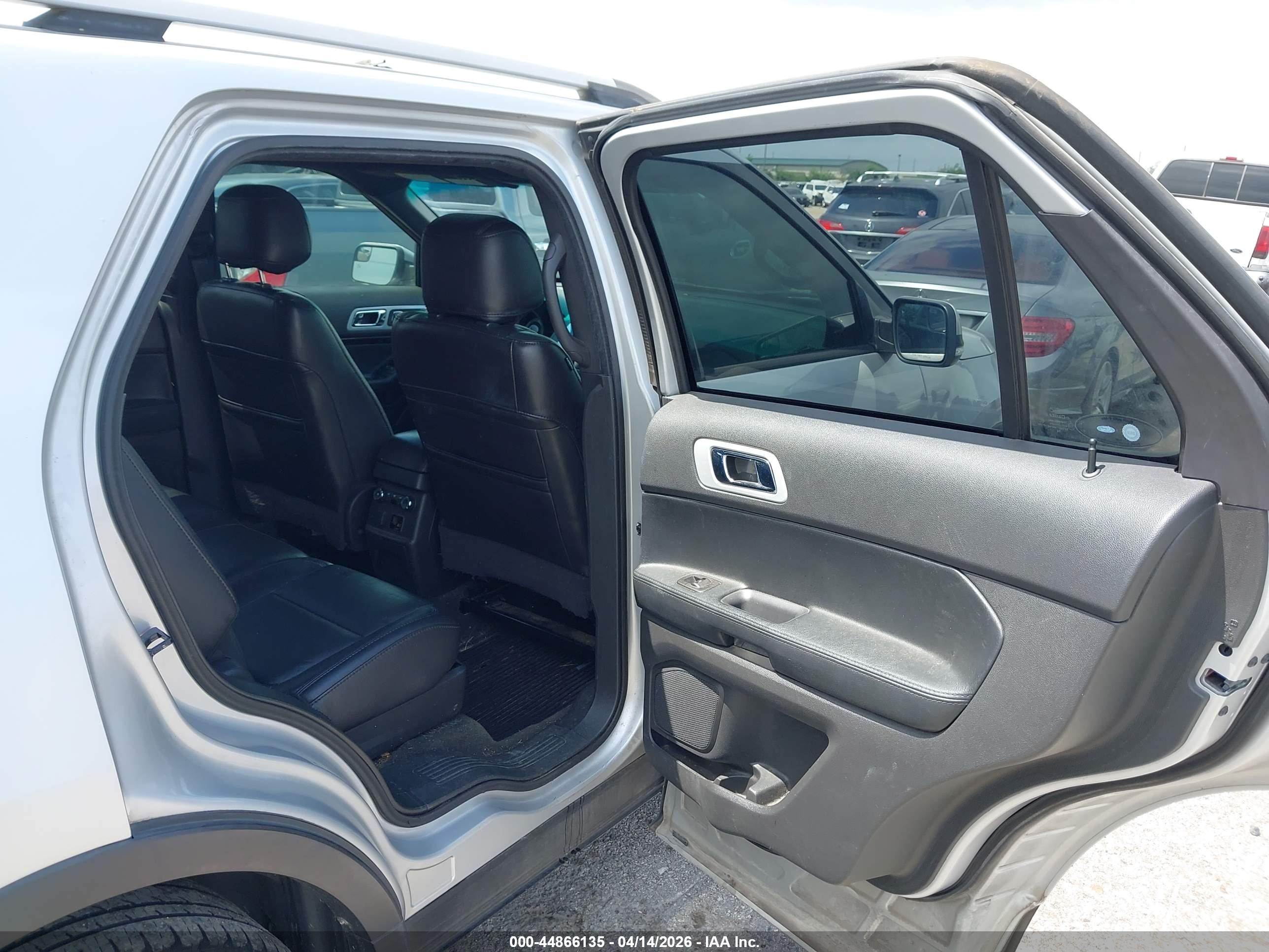 FORD EXPLORER image 8