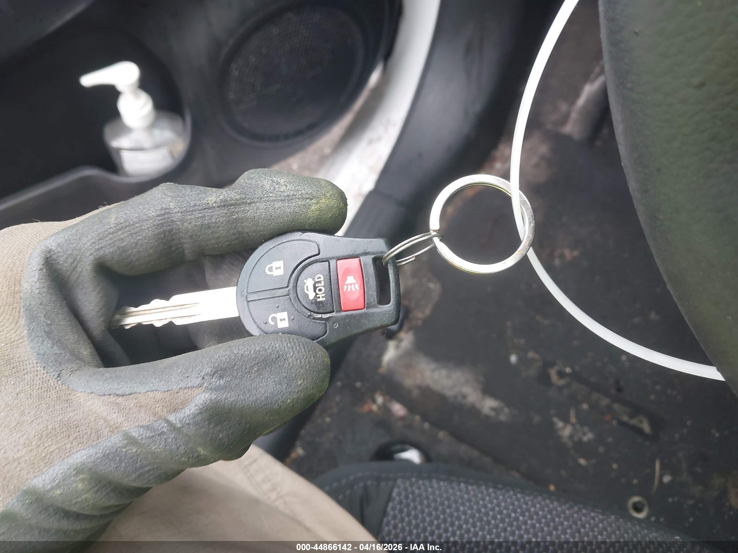 NISSAN VERSA image 11