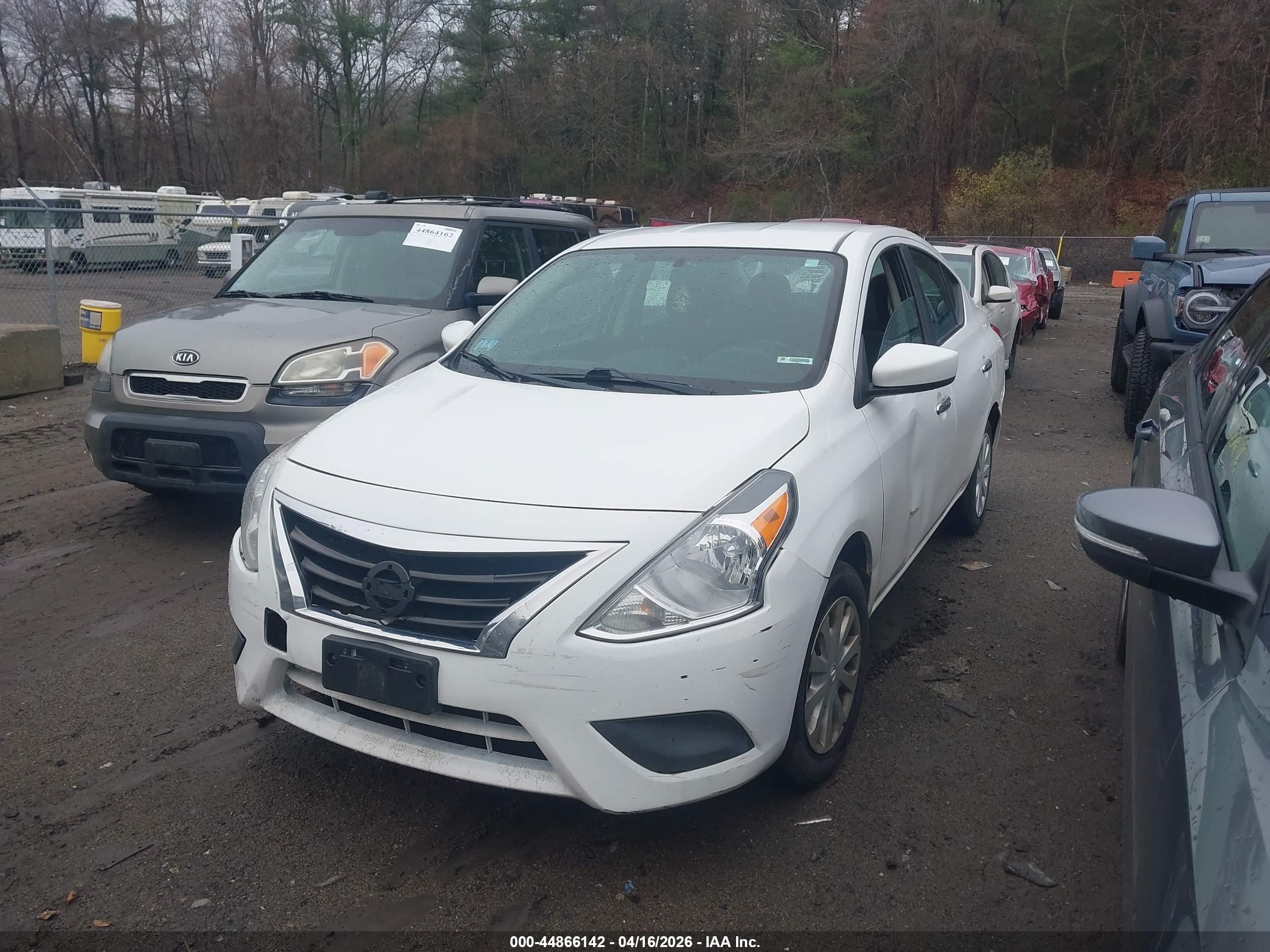 NISSAN VERSA image 2