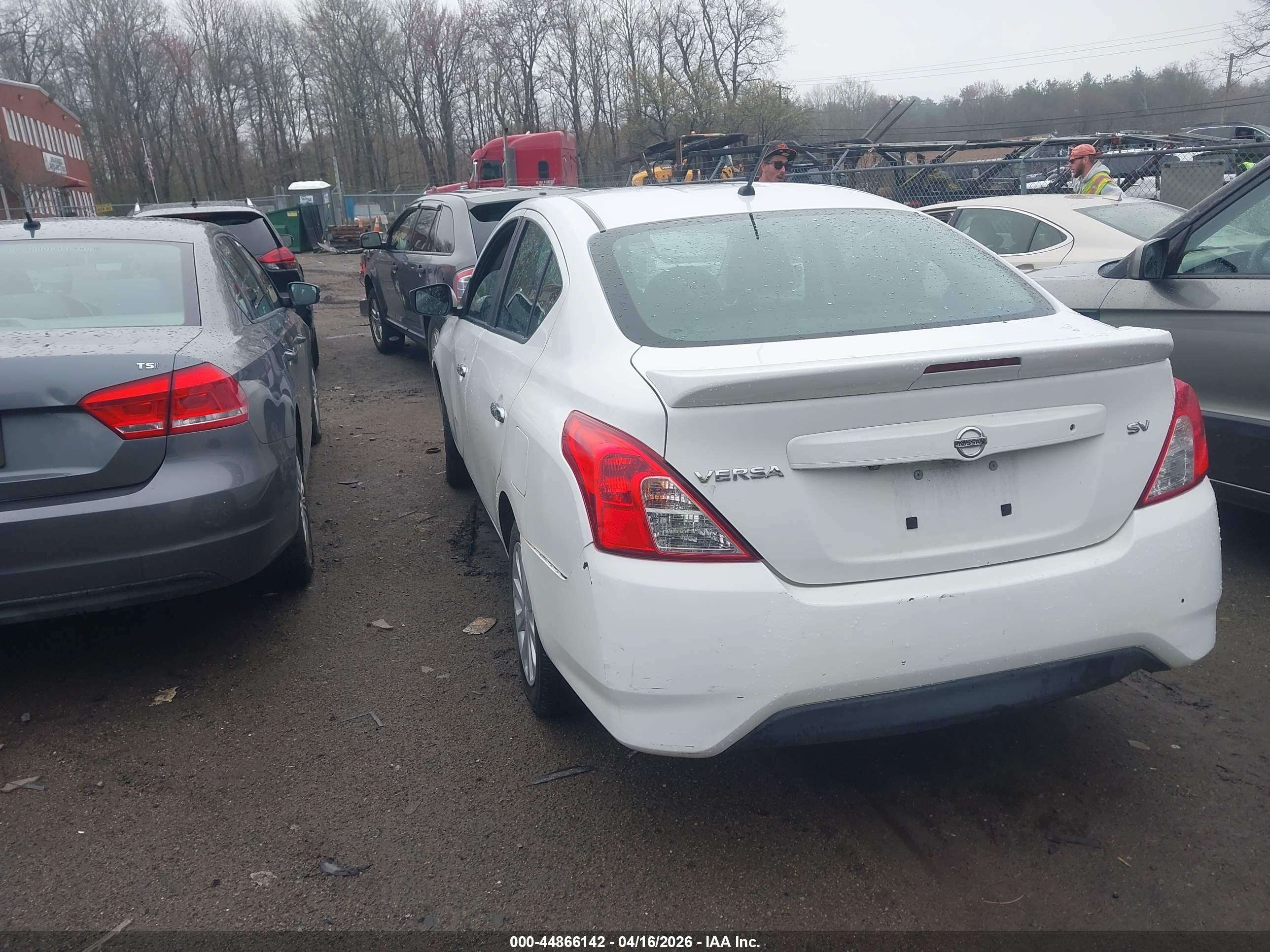 NISSAN VERSA image 3