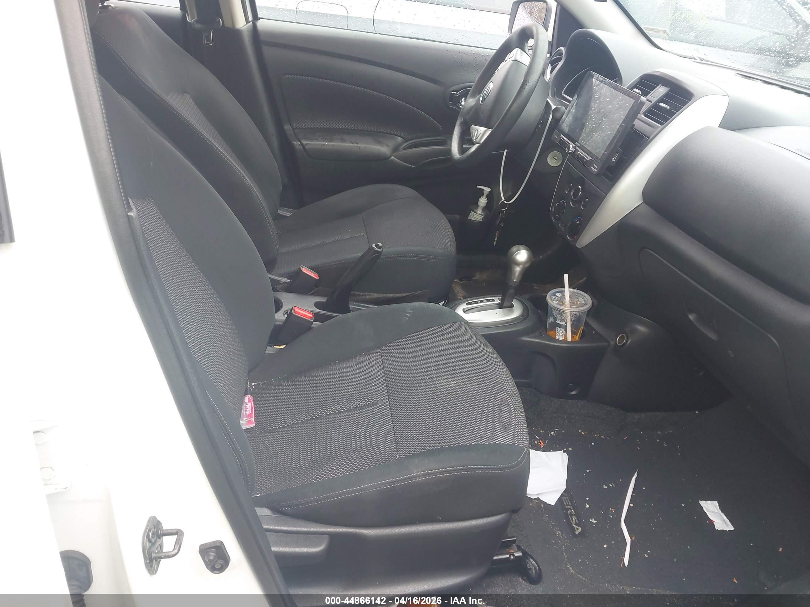 NISSAN VERSA image 5