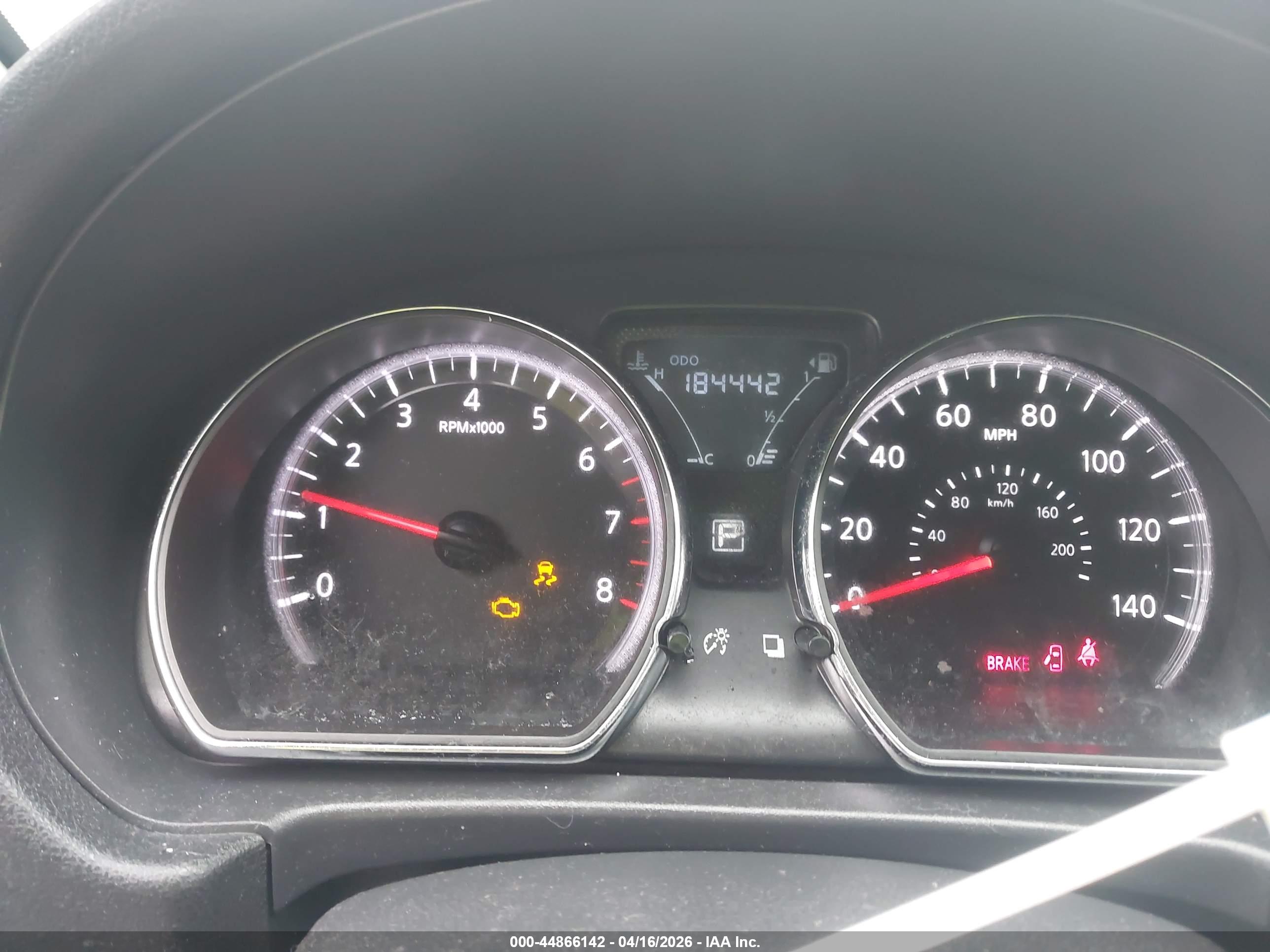NISSAN VERSA image 7