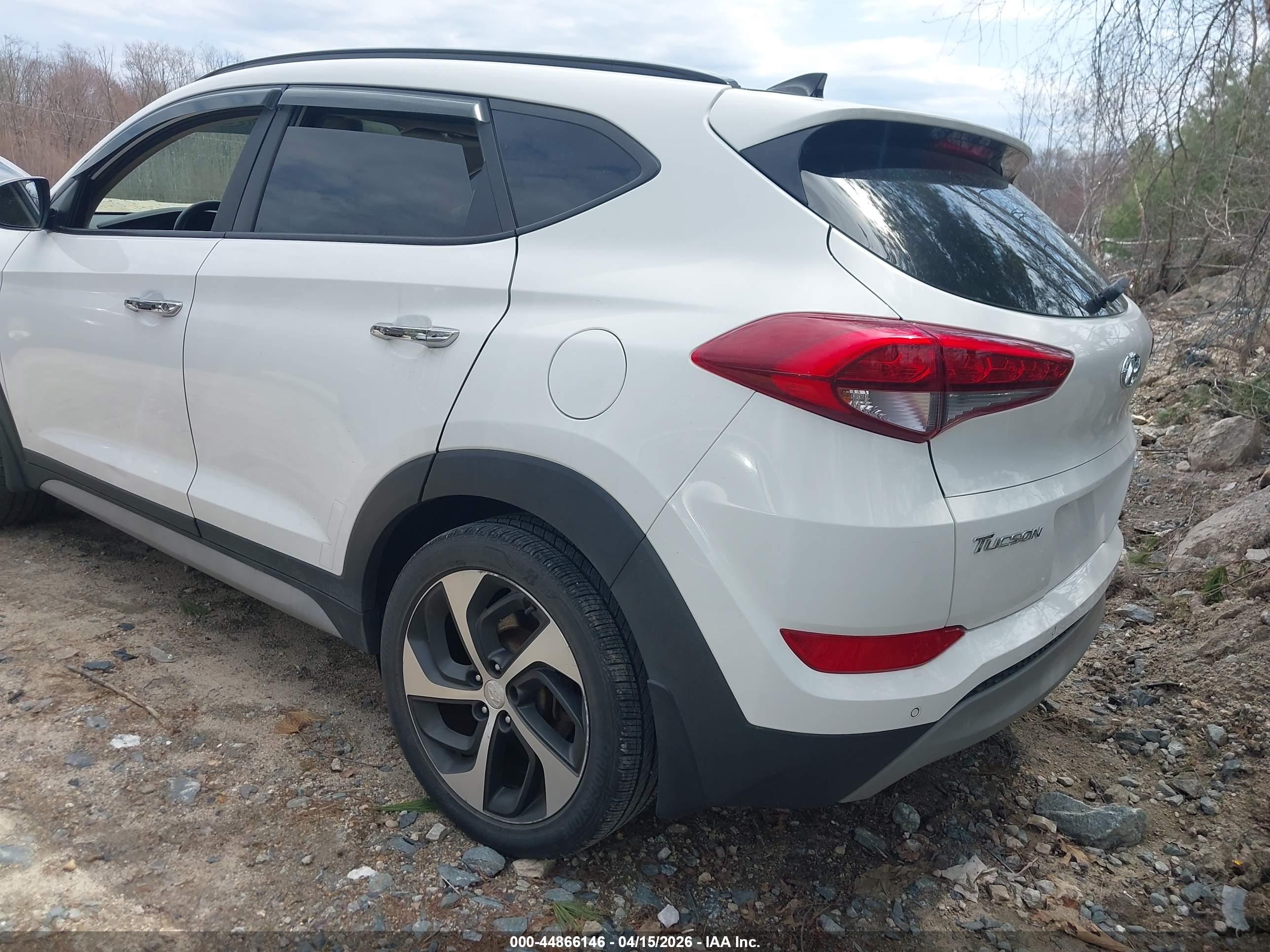 HYUNDAI TUCSON image 3