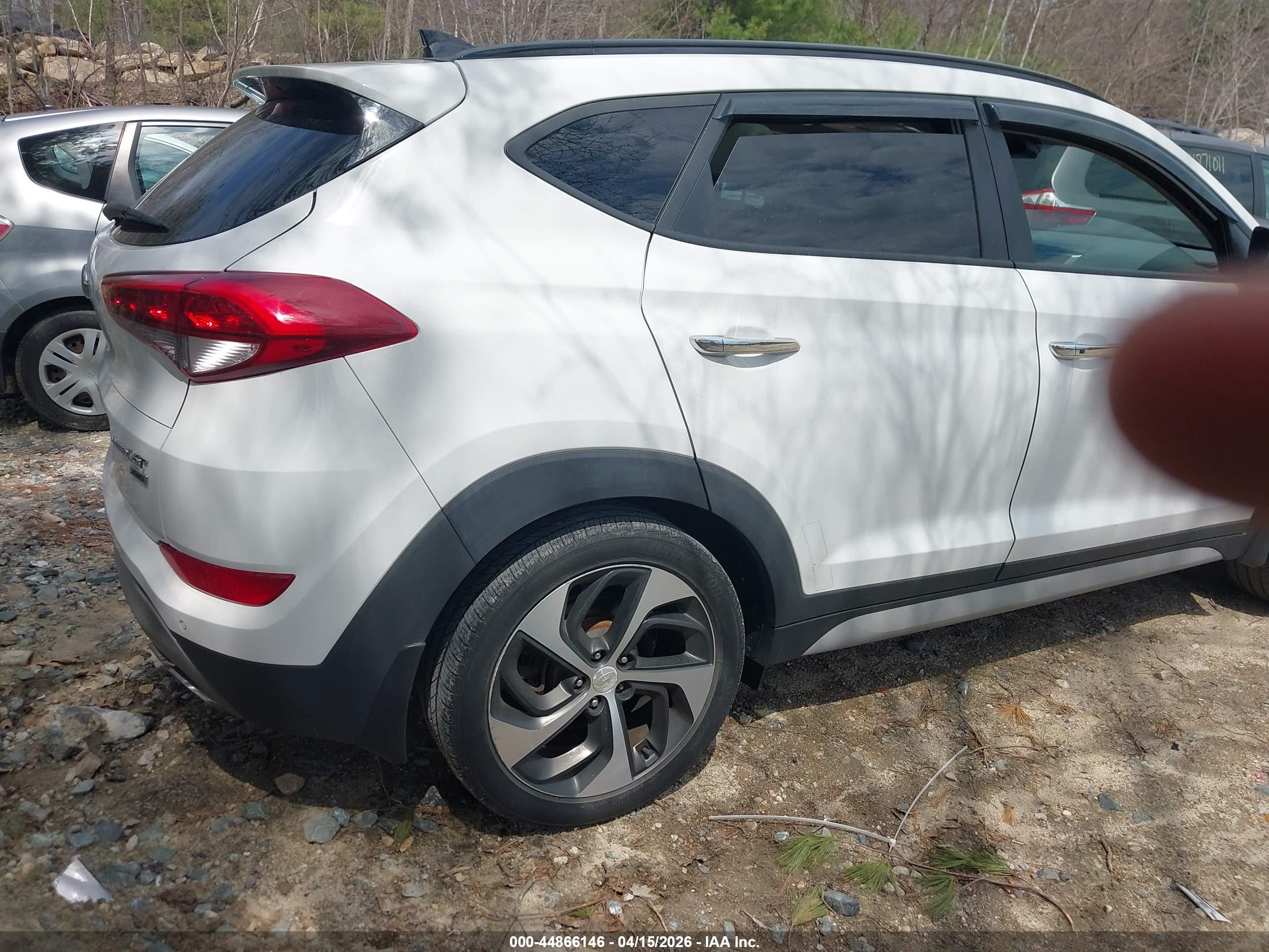 HYUNDAI TUCSON image 4