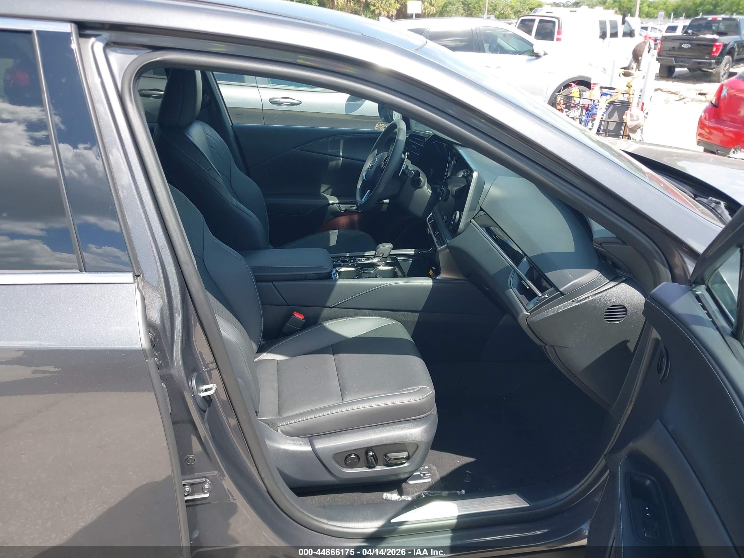 LEXUS RX image 5