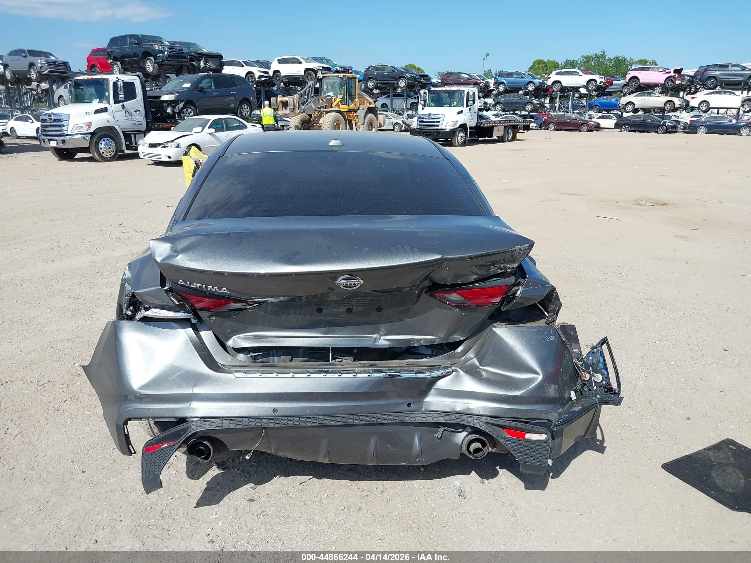 NISSAN ALTIMA image 6