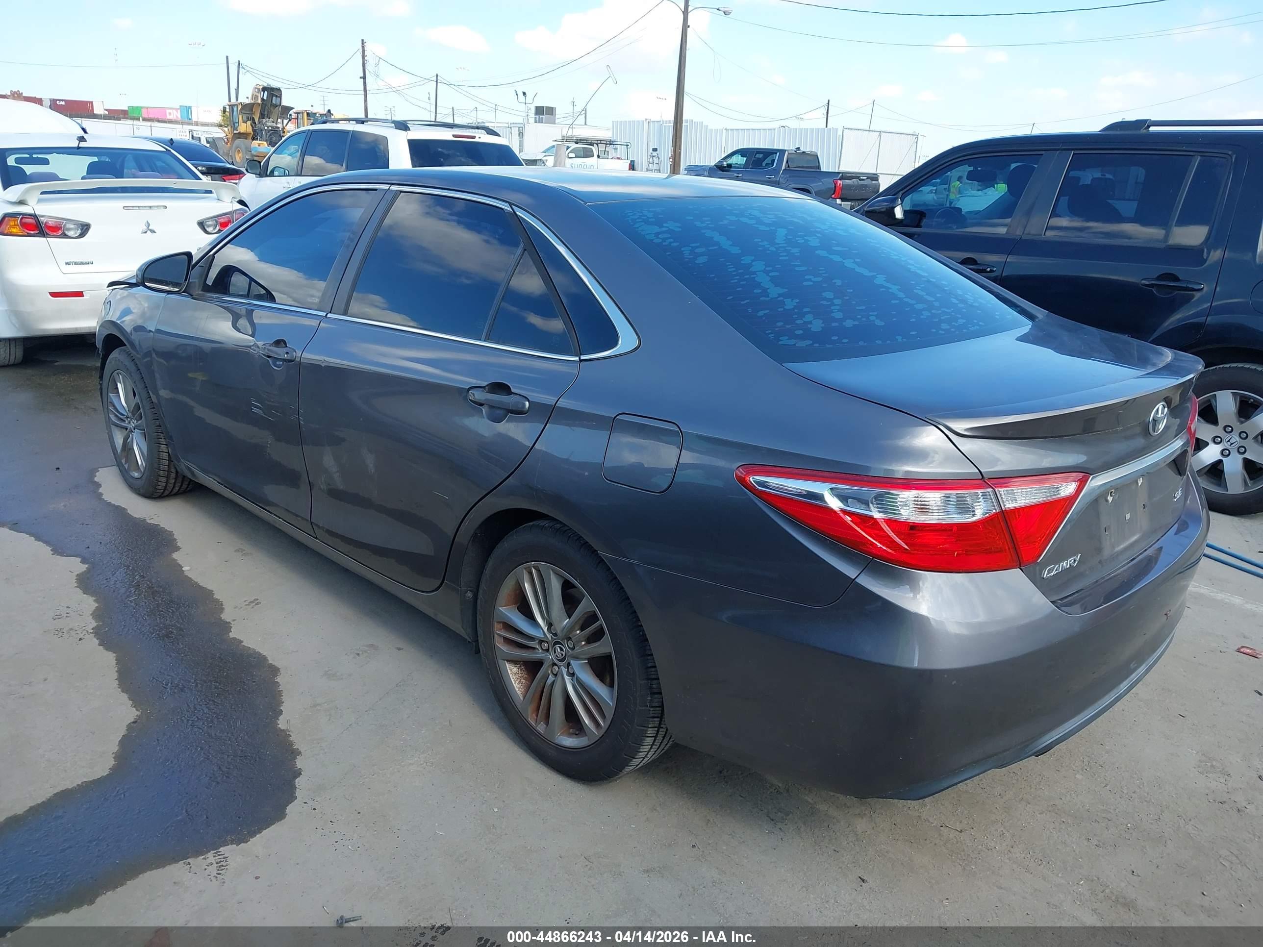 TOYOTA CAMRY image 3