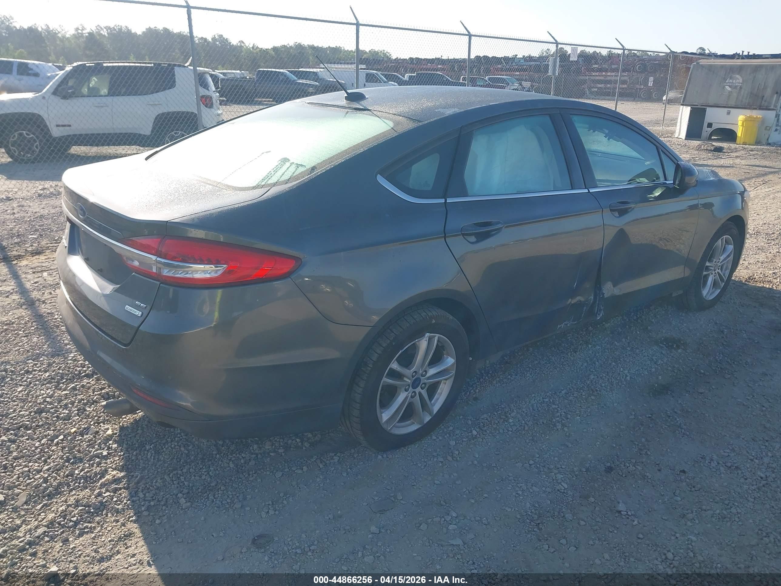 FORD FUSION image 4