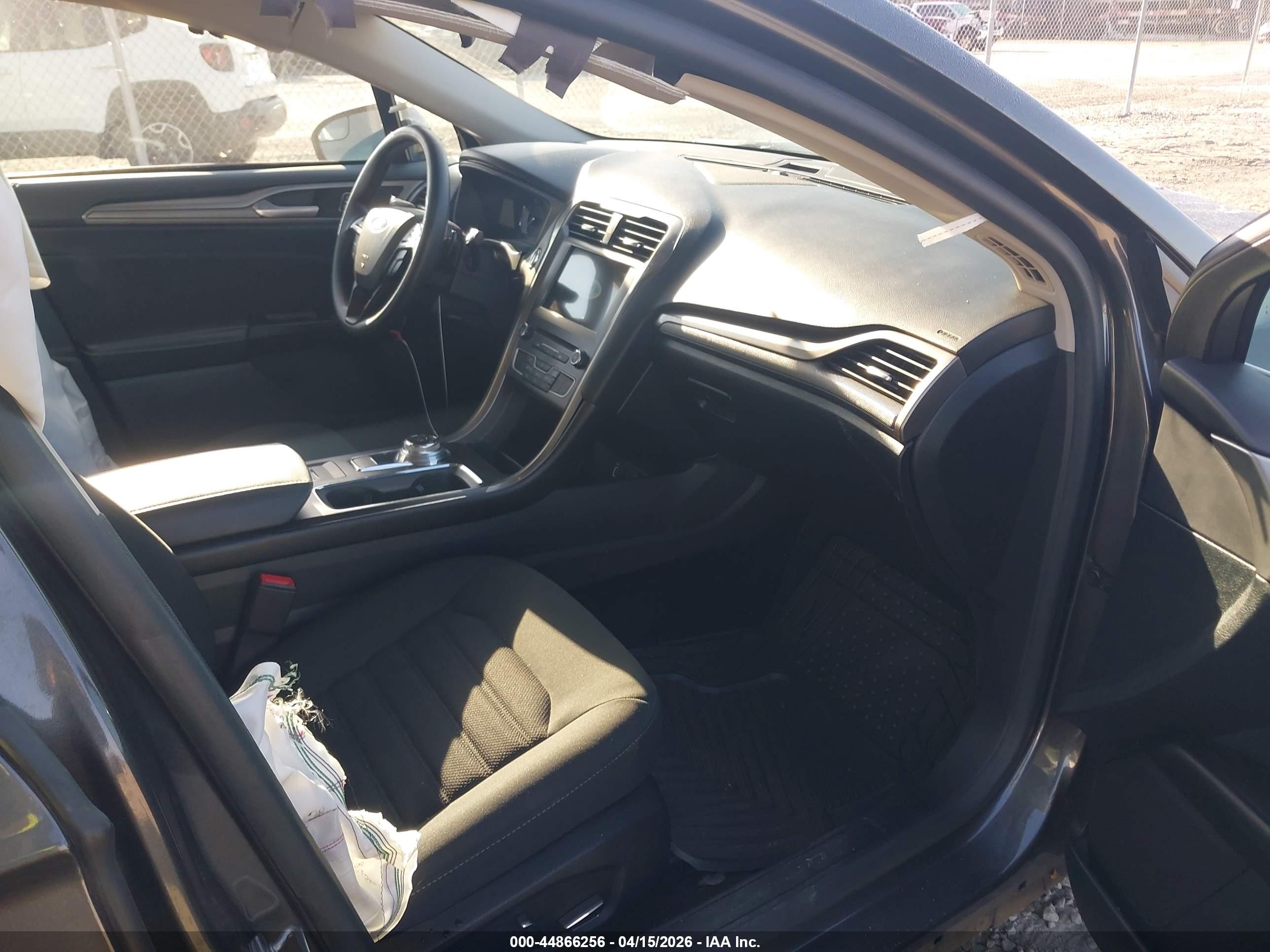 FORD FUSION image 5
