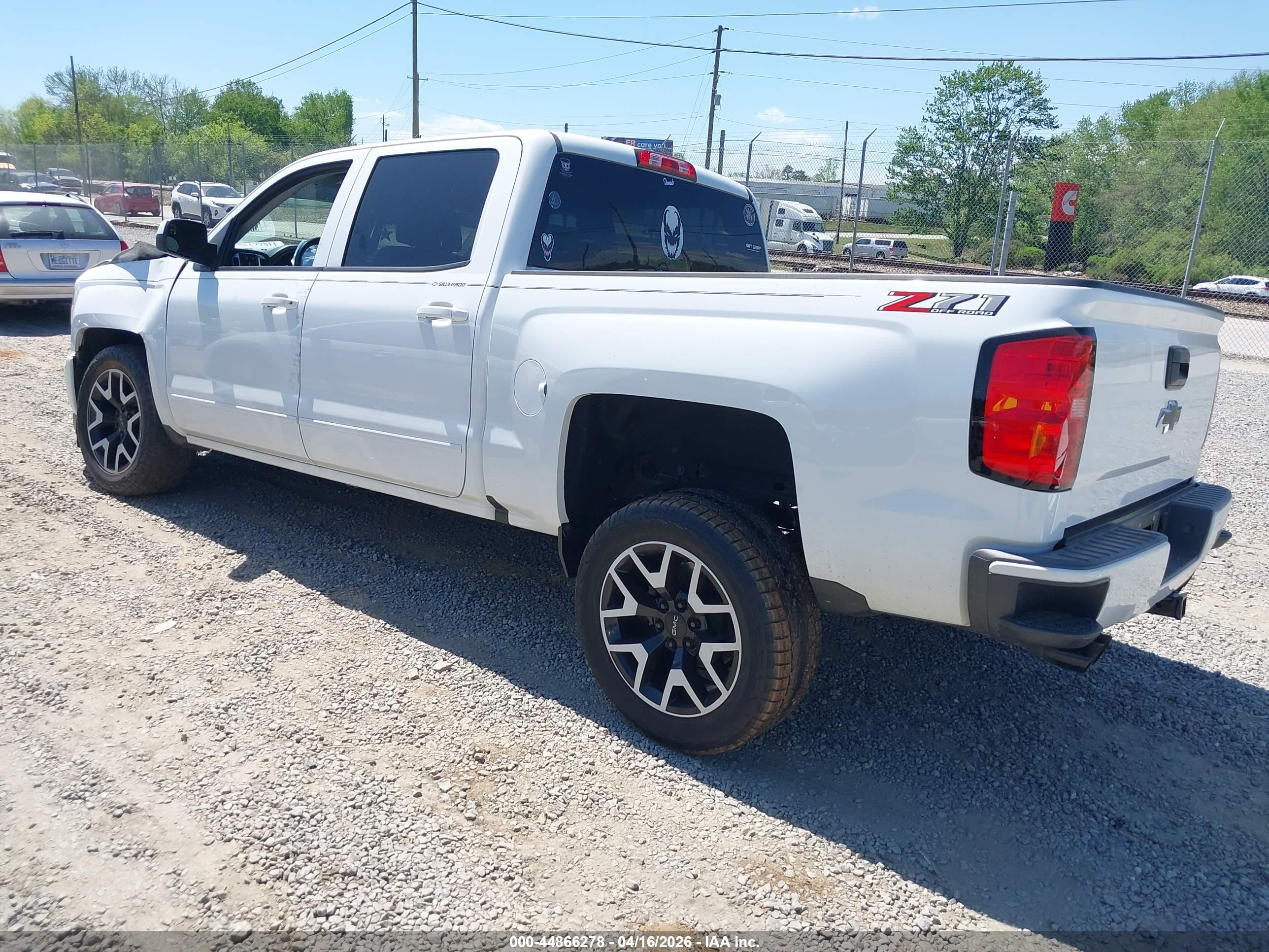 CHEVROLET SILVERADO image 3