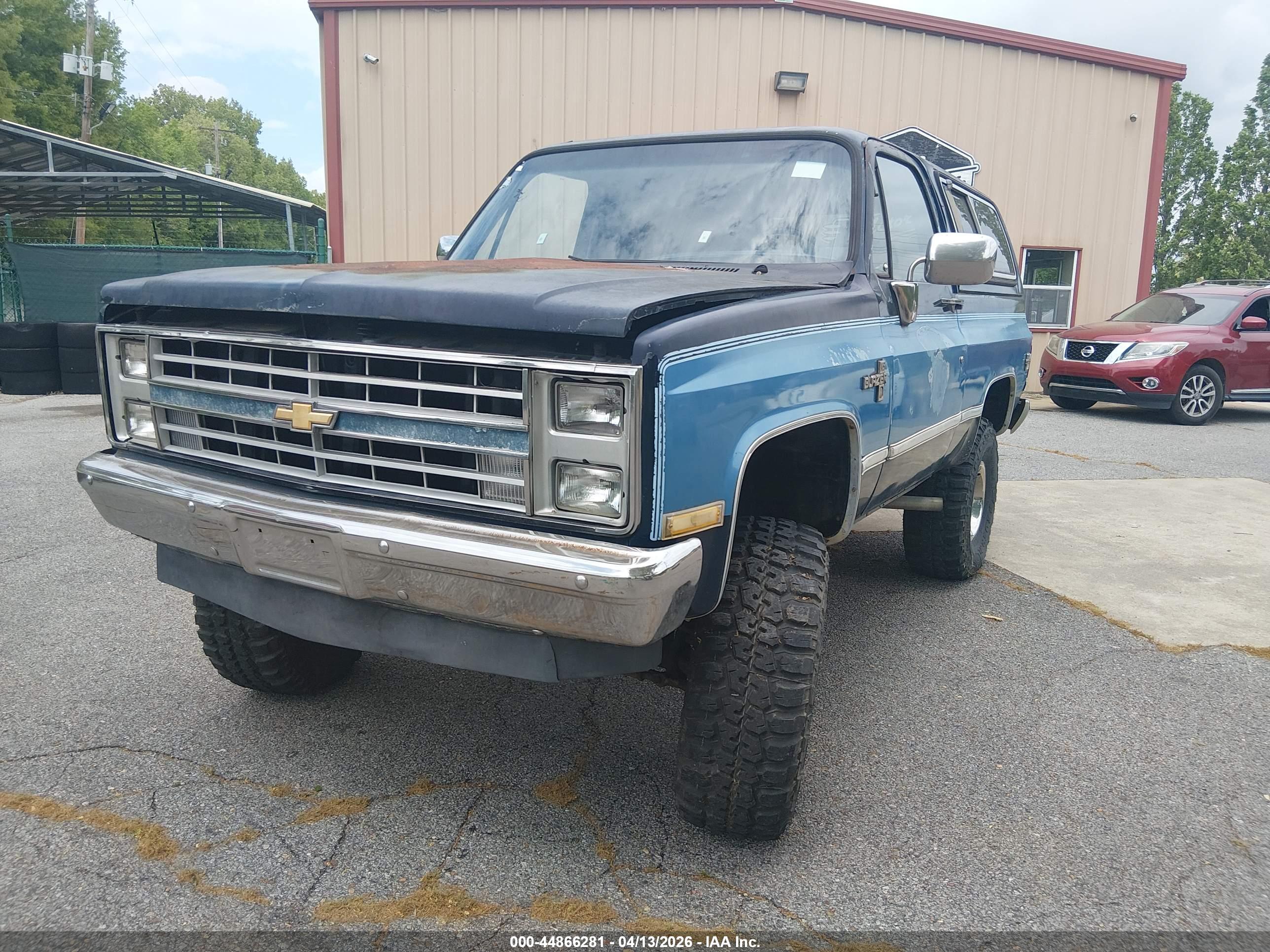 CHEVROLET BLAZER image 2