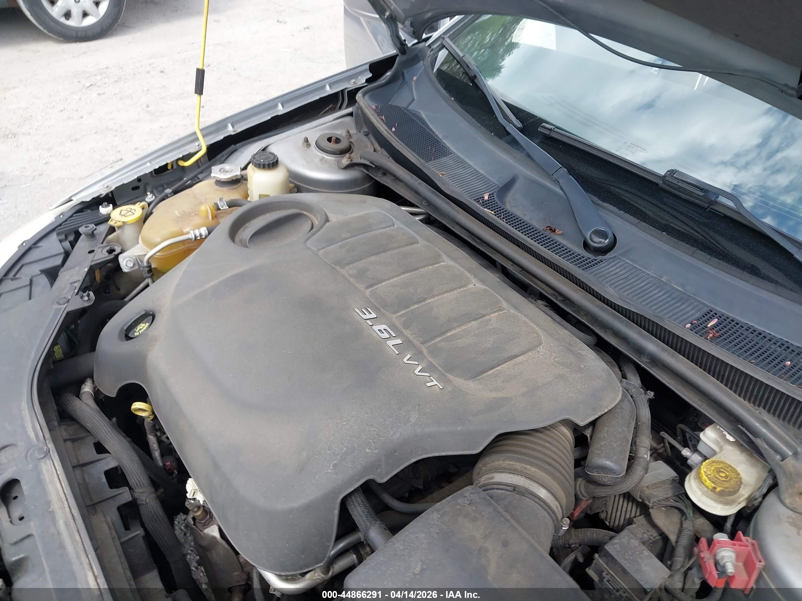 CHRYSLER 200 image 10