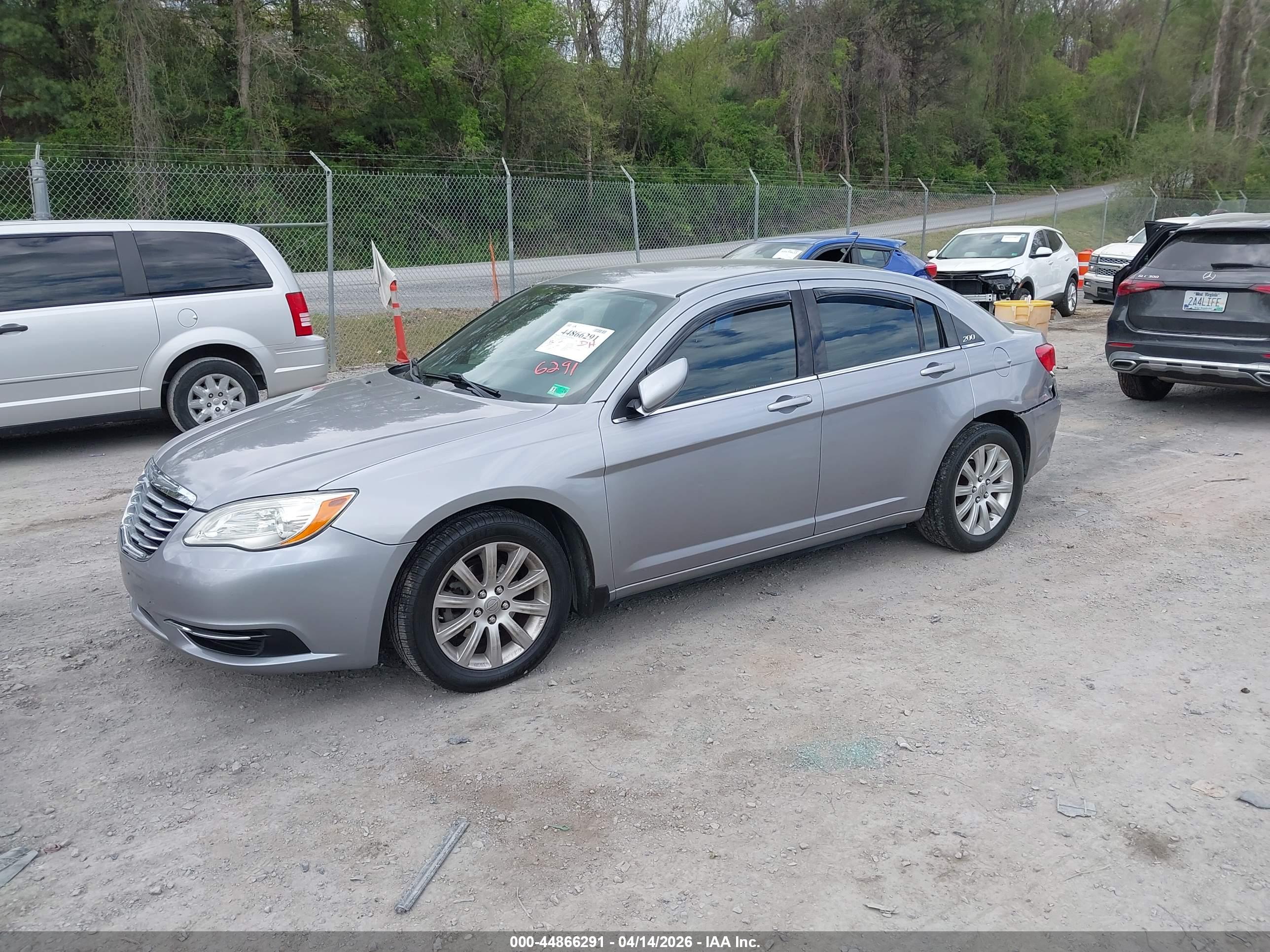 CHRYSLER 200 image 2