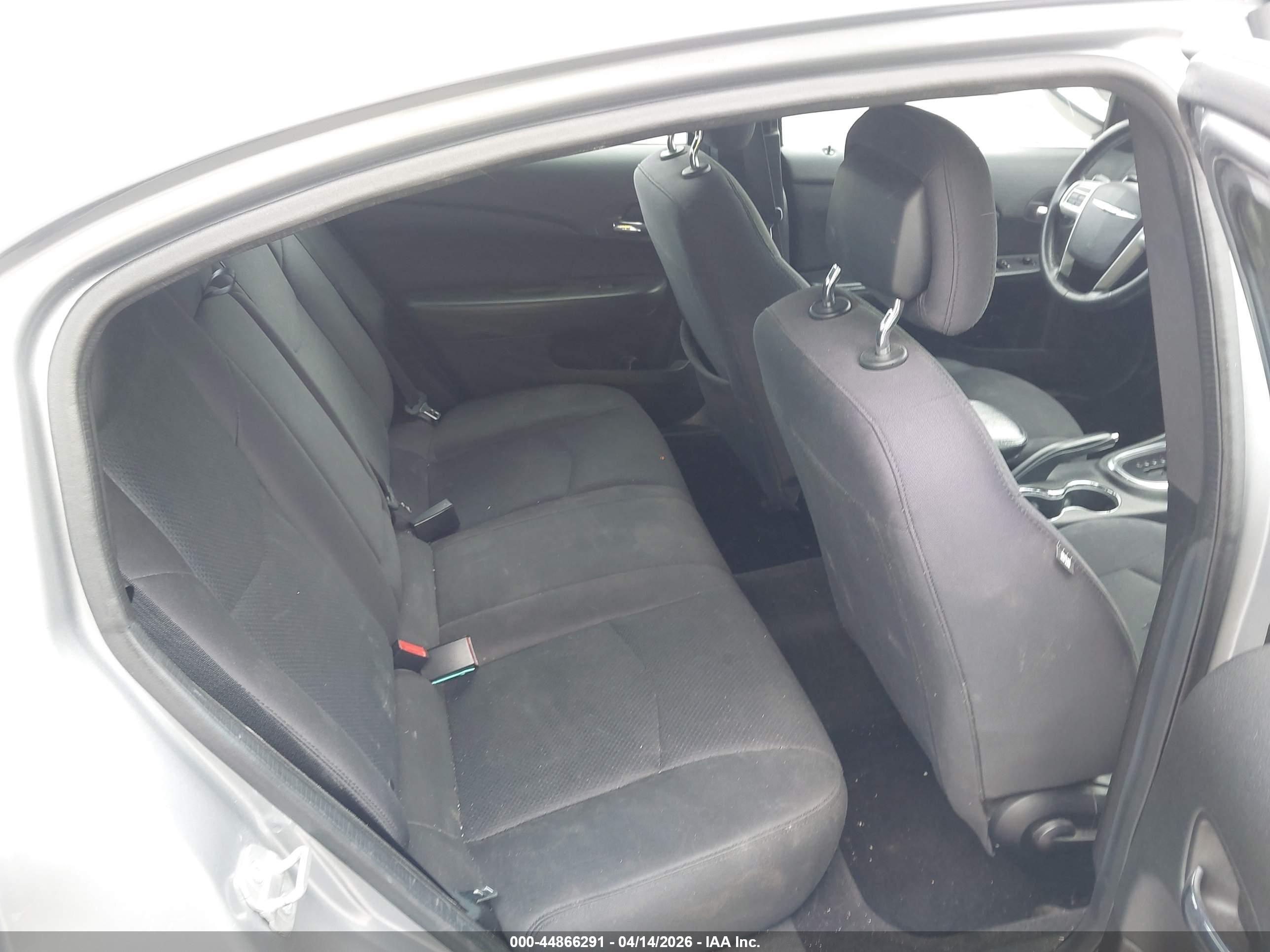 CHRYSLER 200 image 8