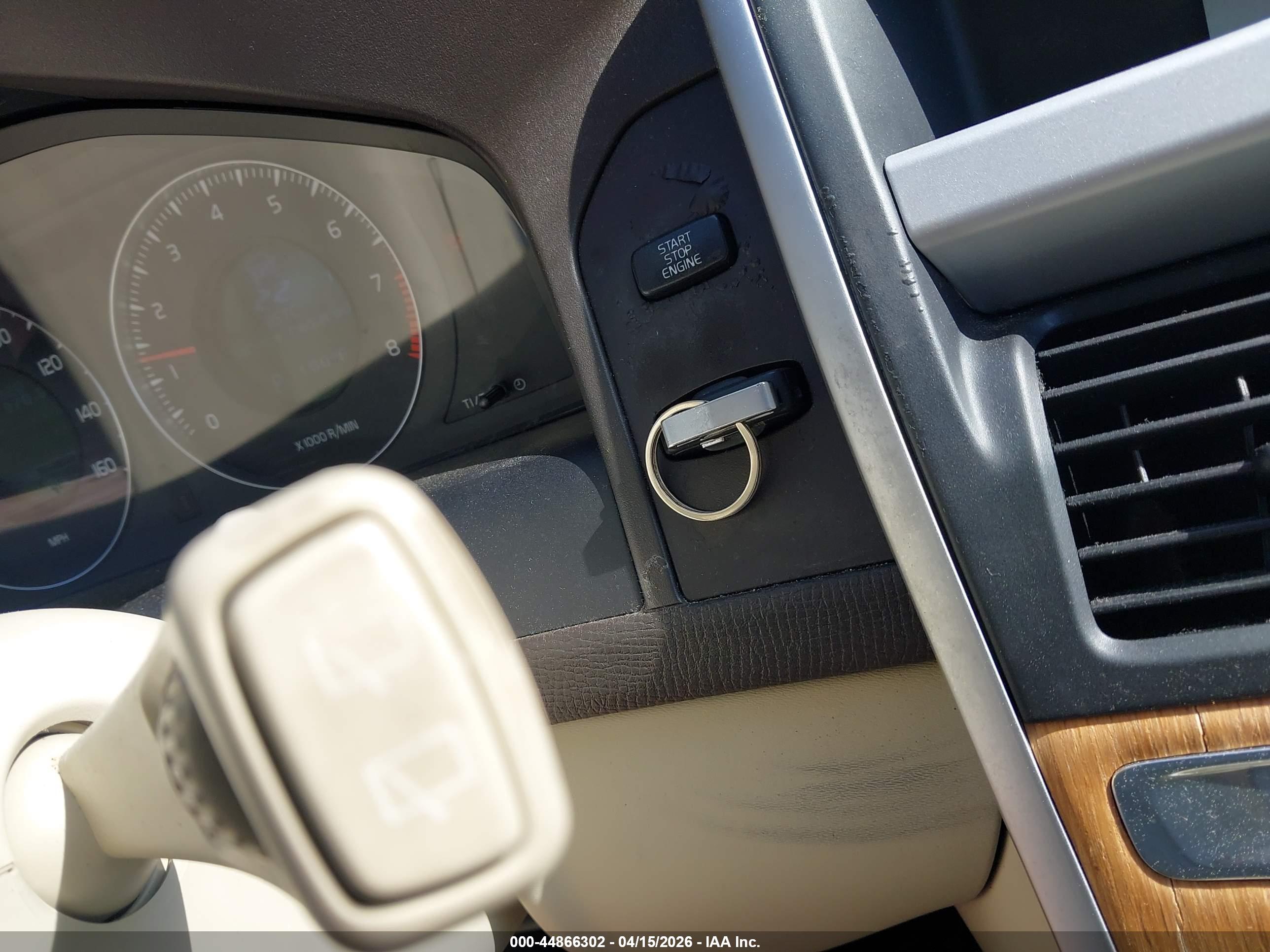 VOLVO XC60 image 11