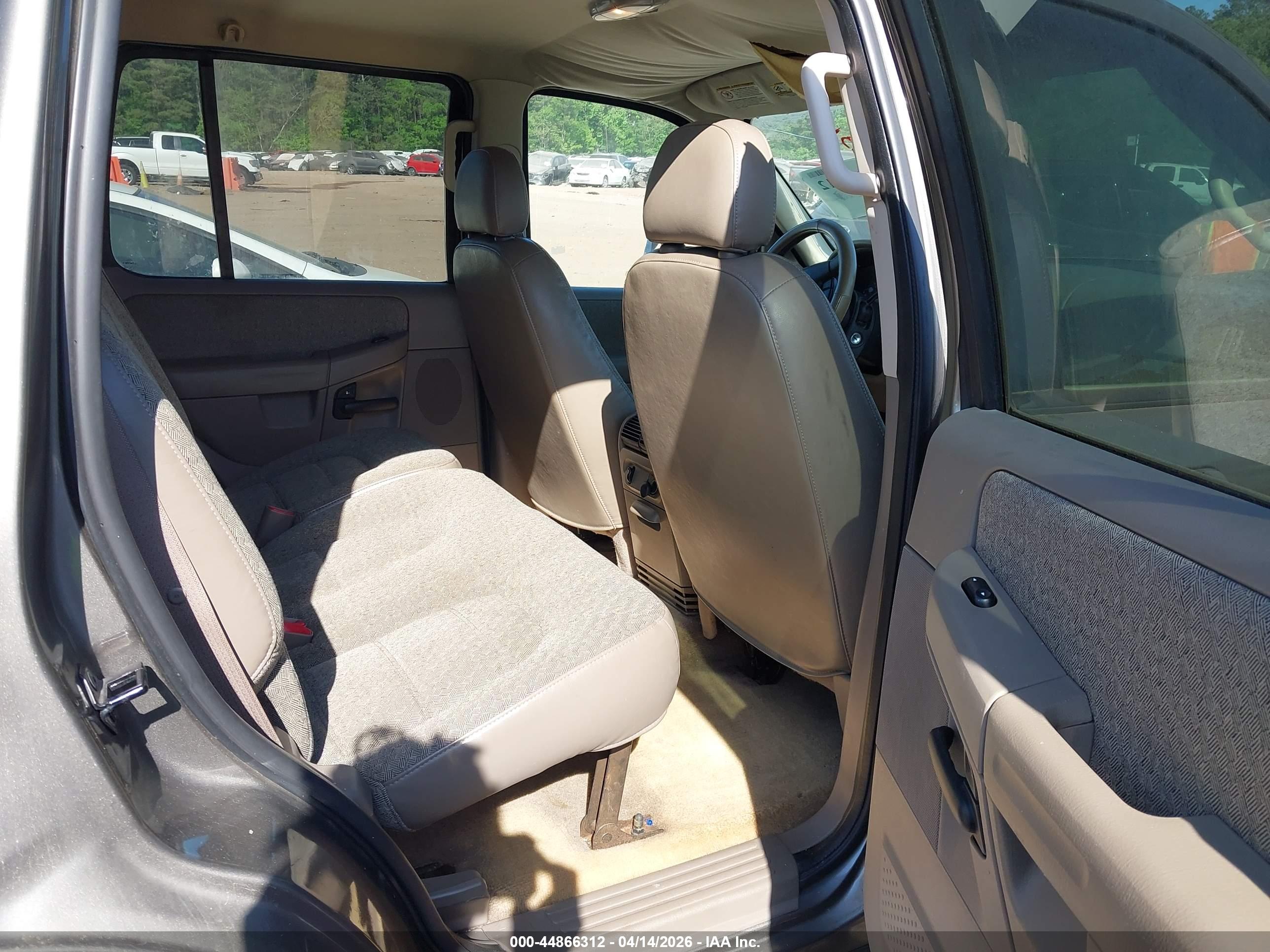 FORD EXPLORER image 8