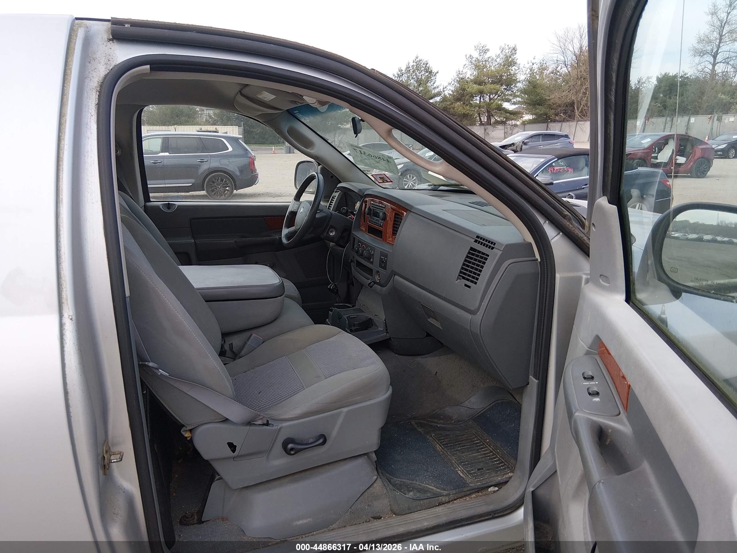 DODGE RAM image 5
