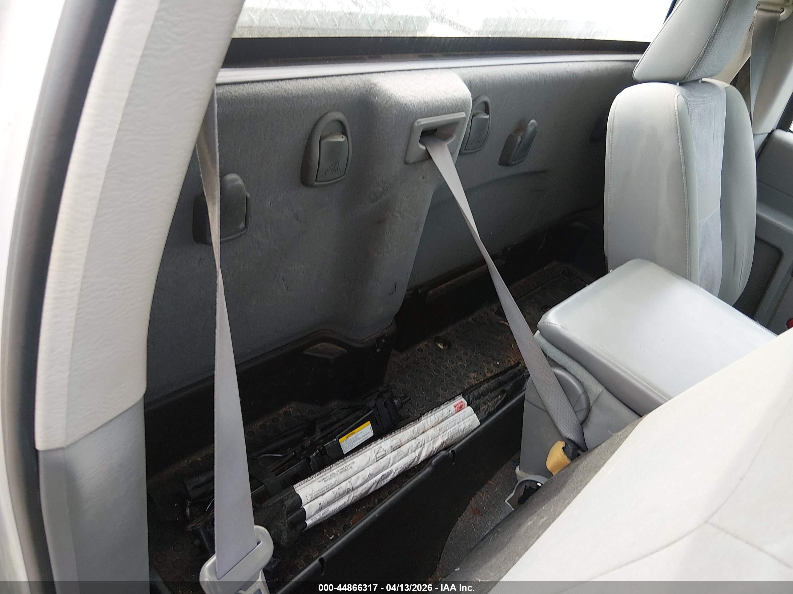 DODGE RAM image 8