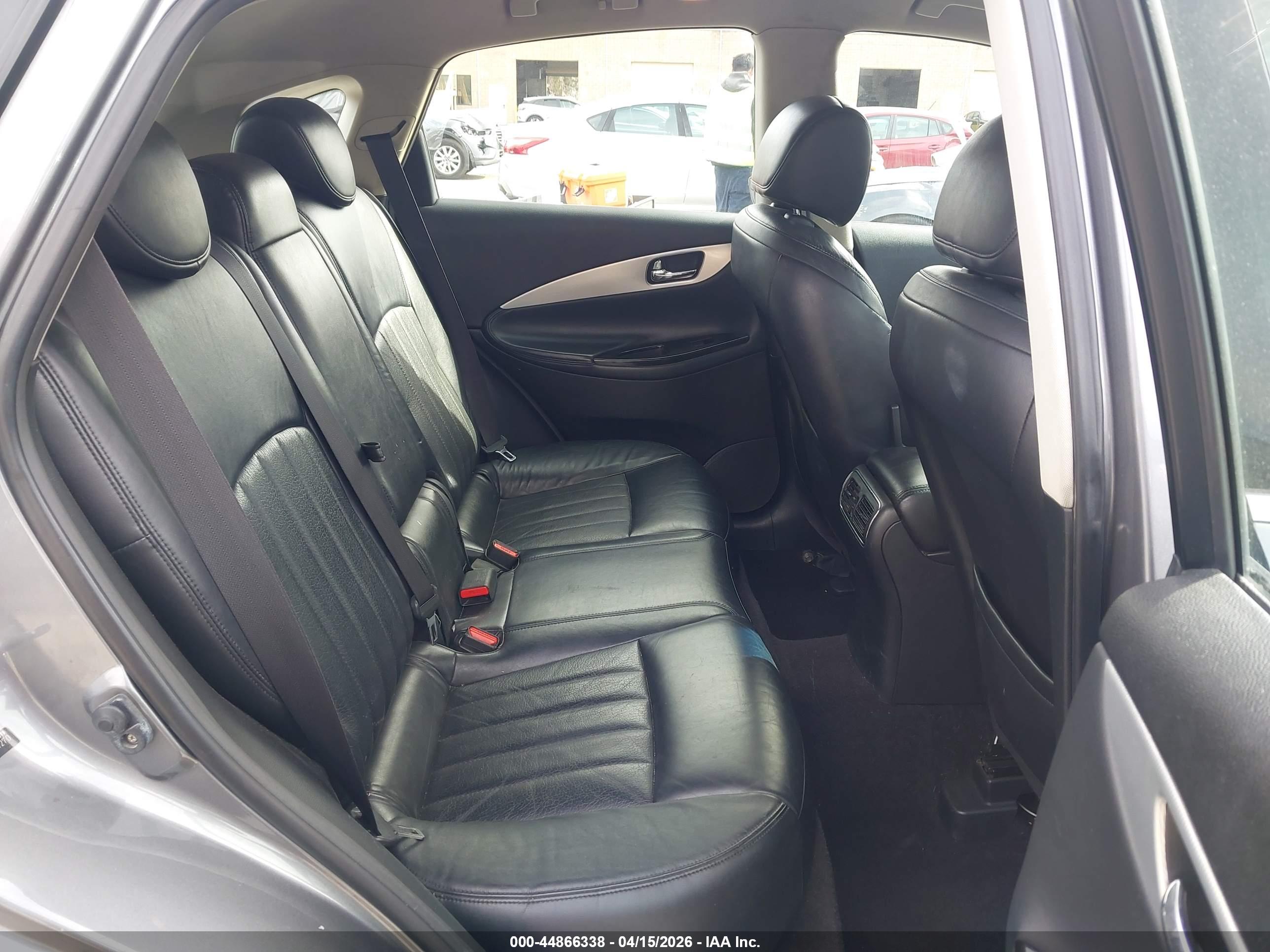 INFINITI EX35 image 8