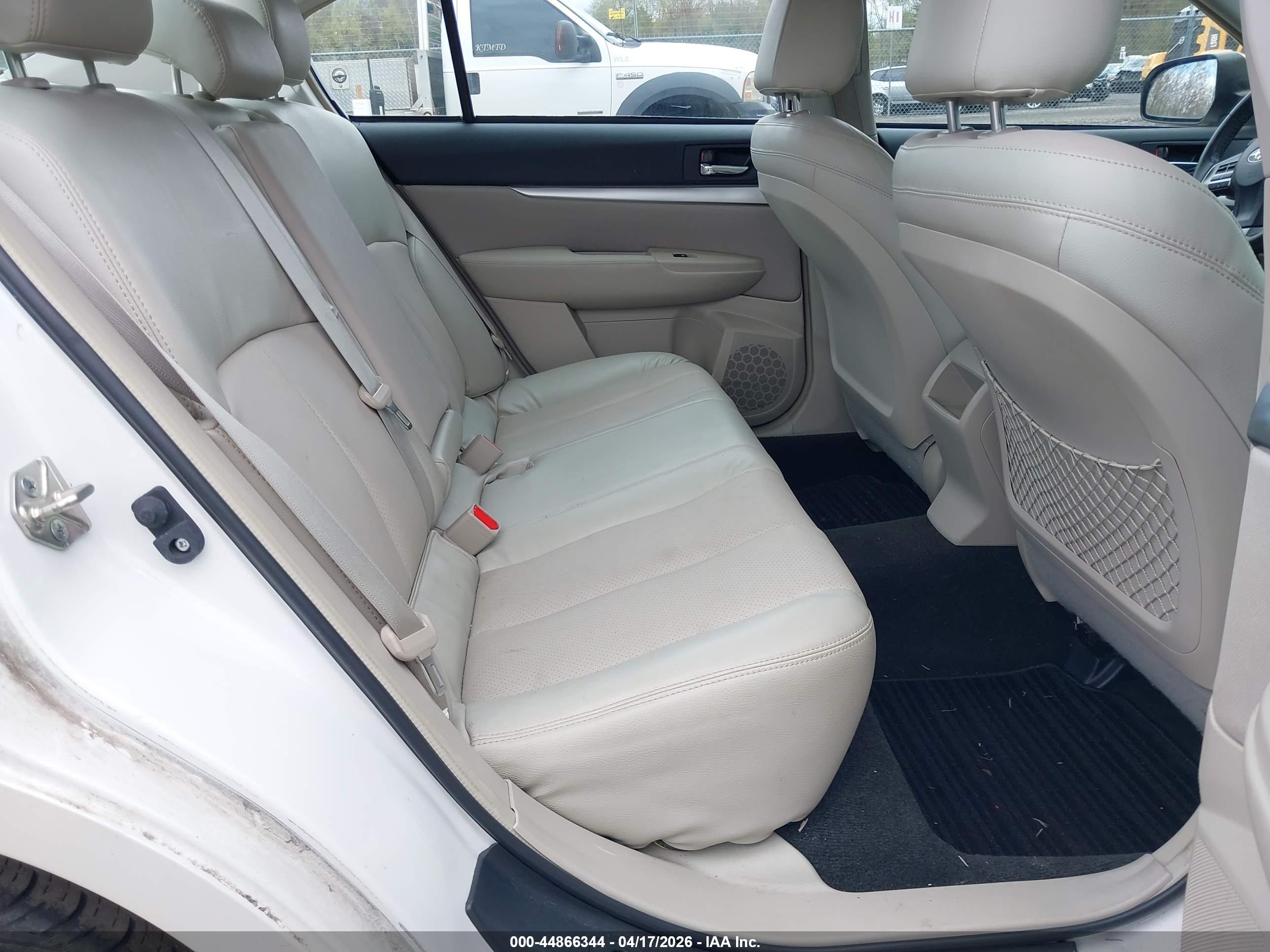 SUBARU LEGACY image 8