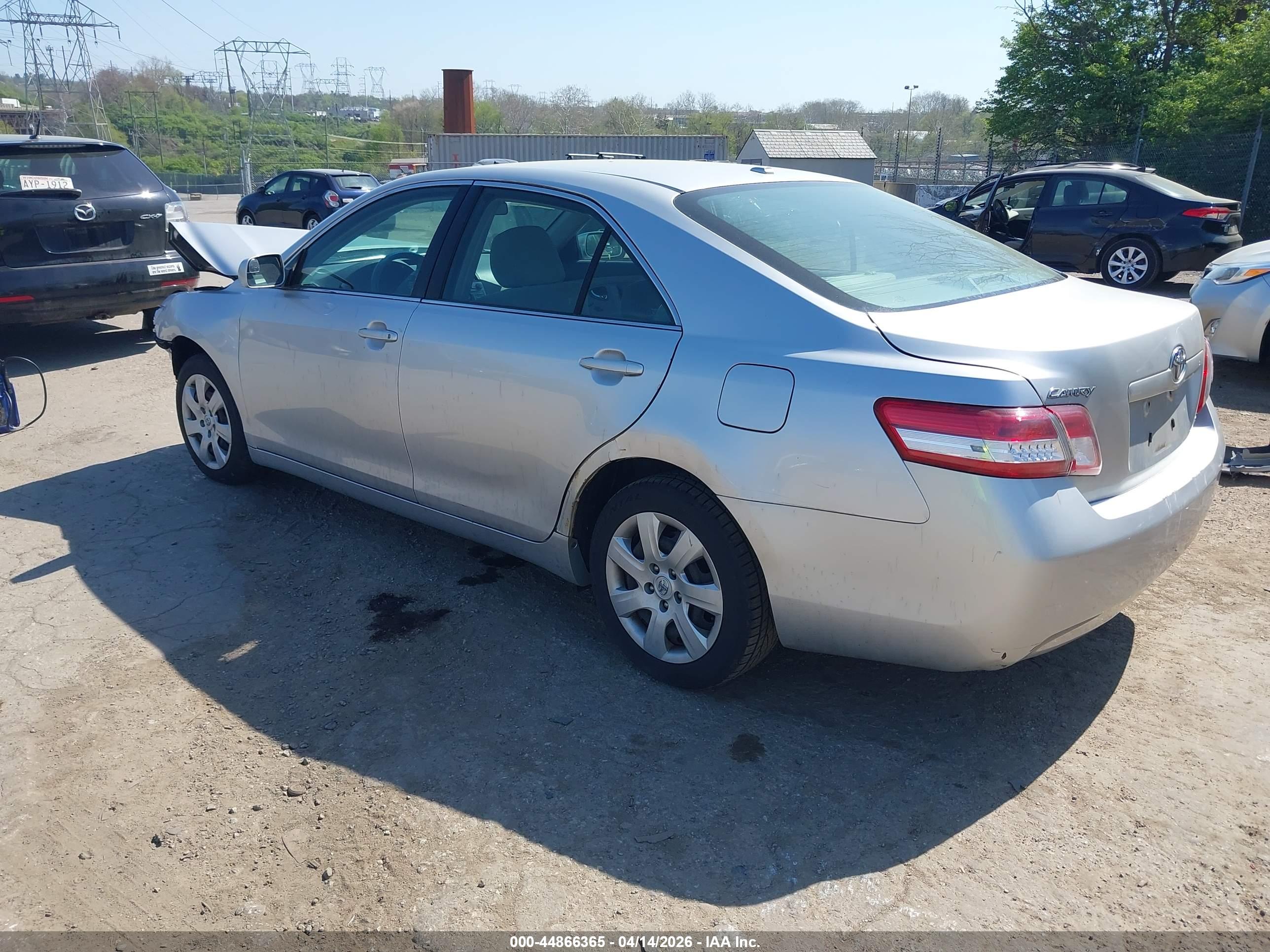 TOYOTA CAMRY image 3