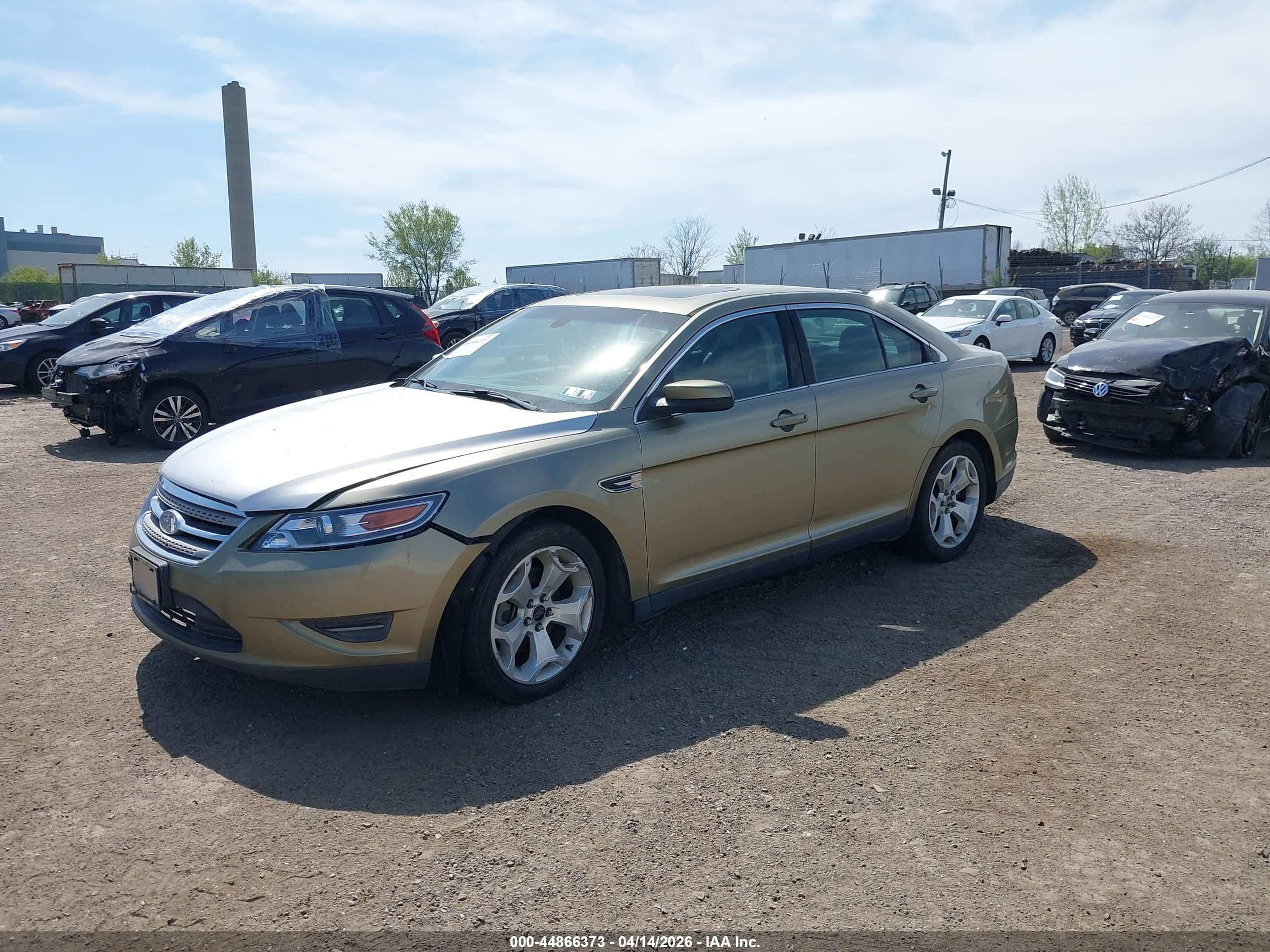 FORD TAURUS image 2