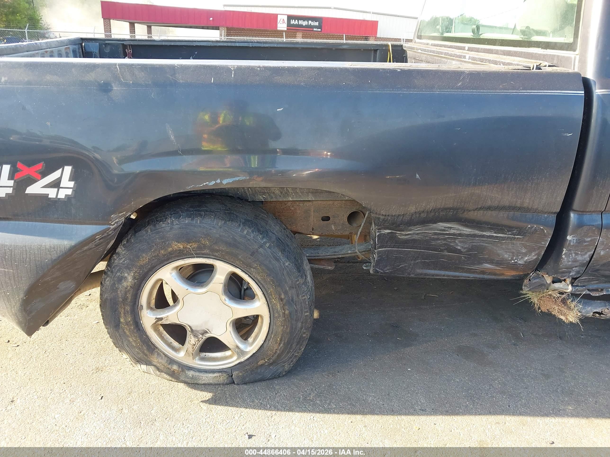 GMC SIERRA image 6