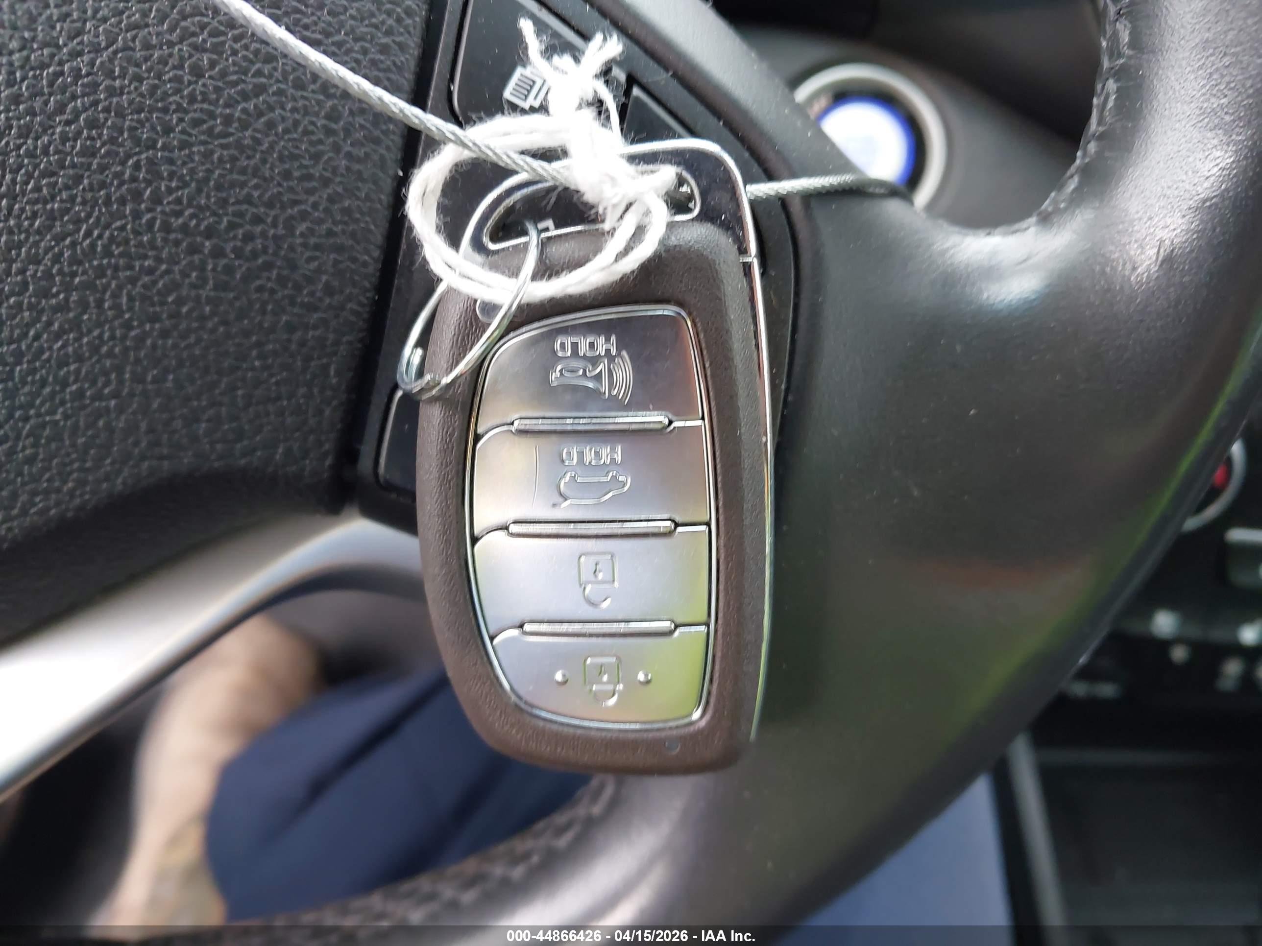HYUNDAI TUCSON image 11